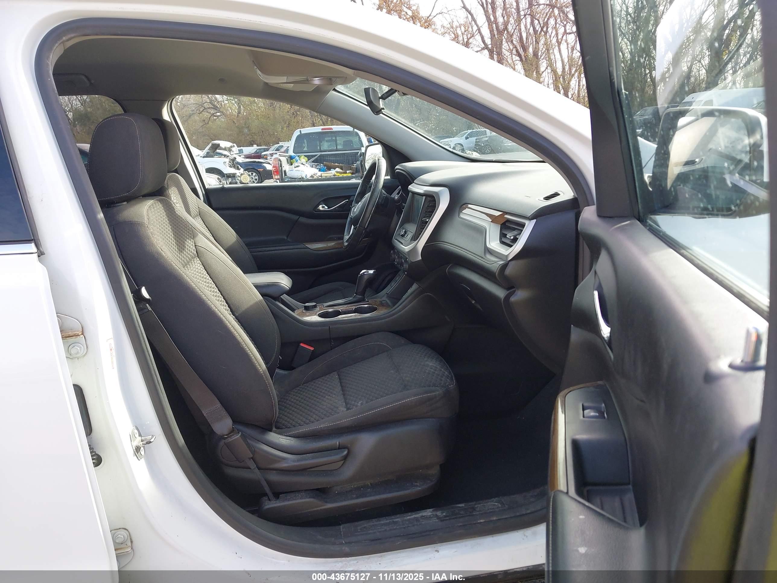 GMC ACADIA image 5