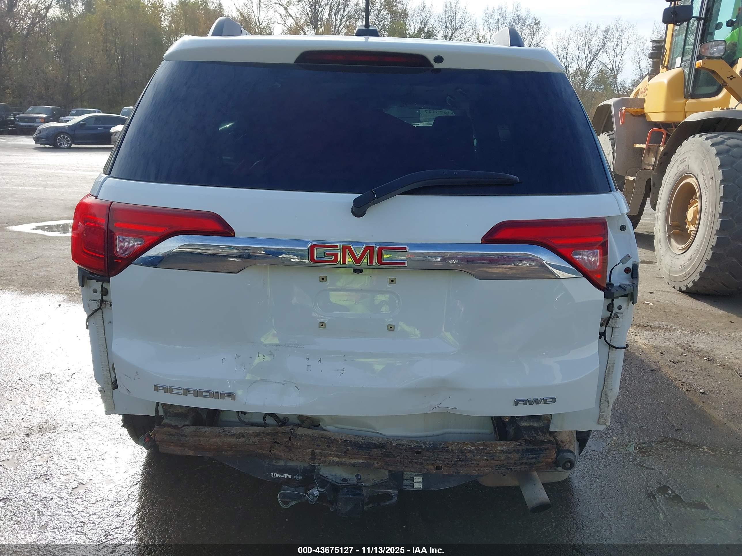 GMC ACADIA image 6