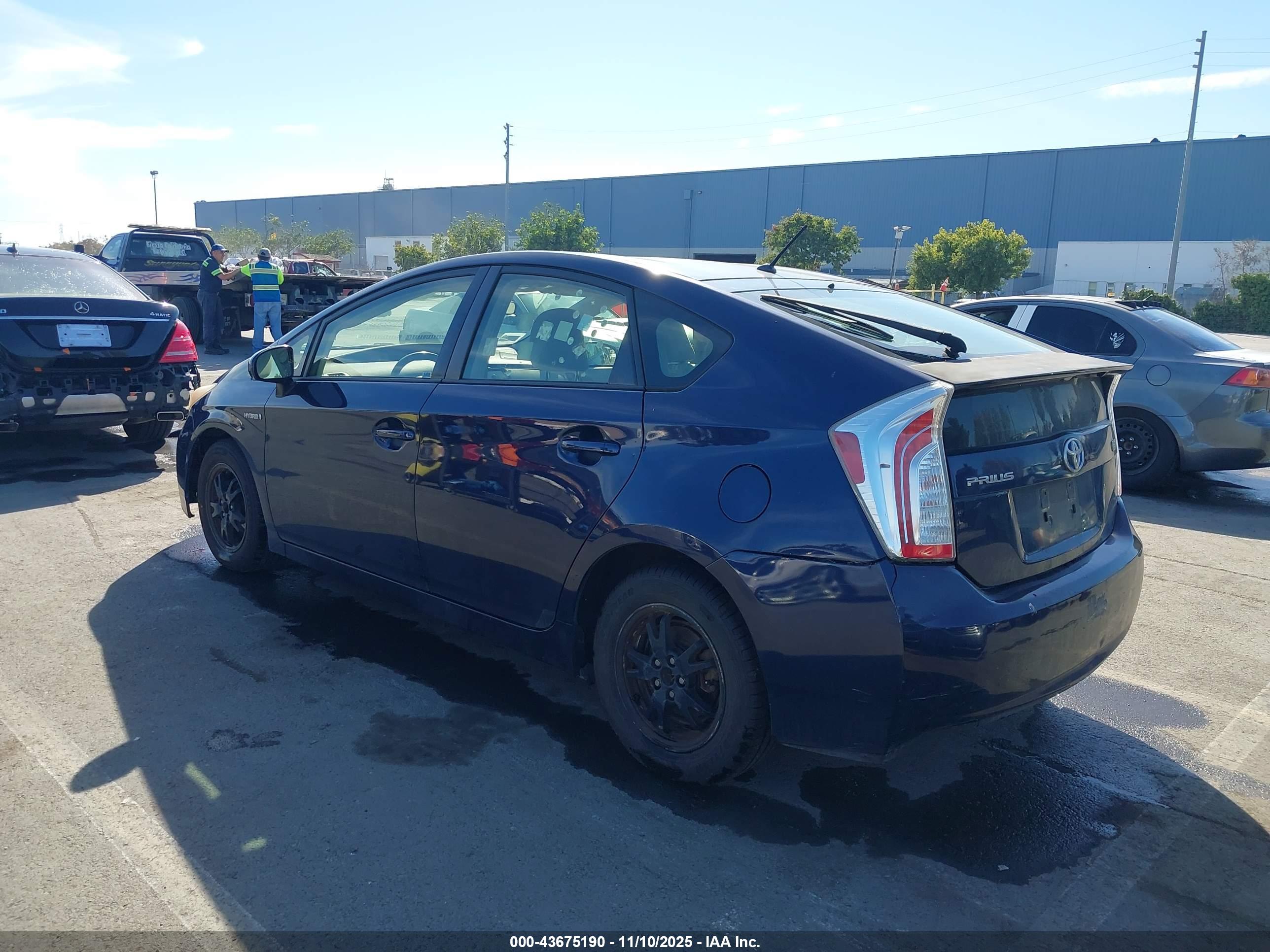 TOYOTA PRIUS image 3