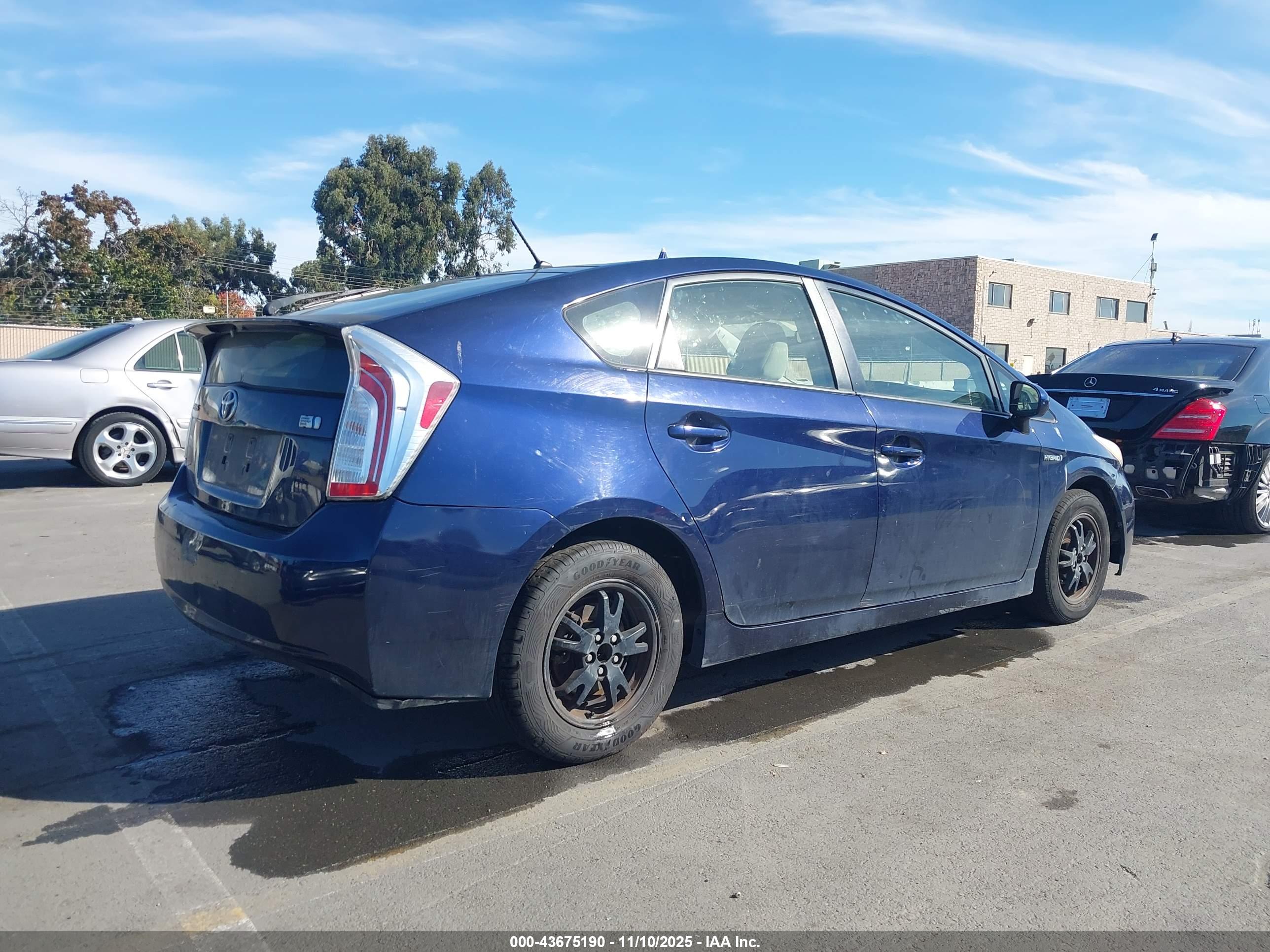 TOYOTA PRIUS image 4