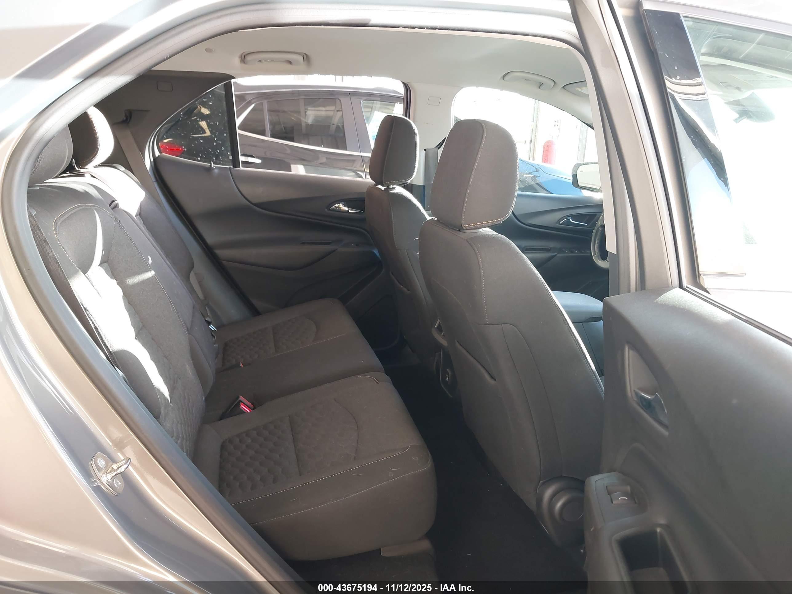 CHEVROLET EQUINOX image 8