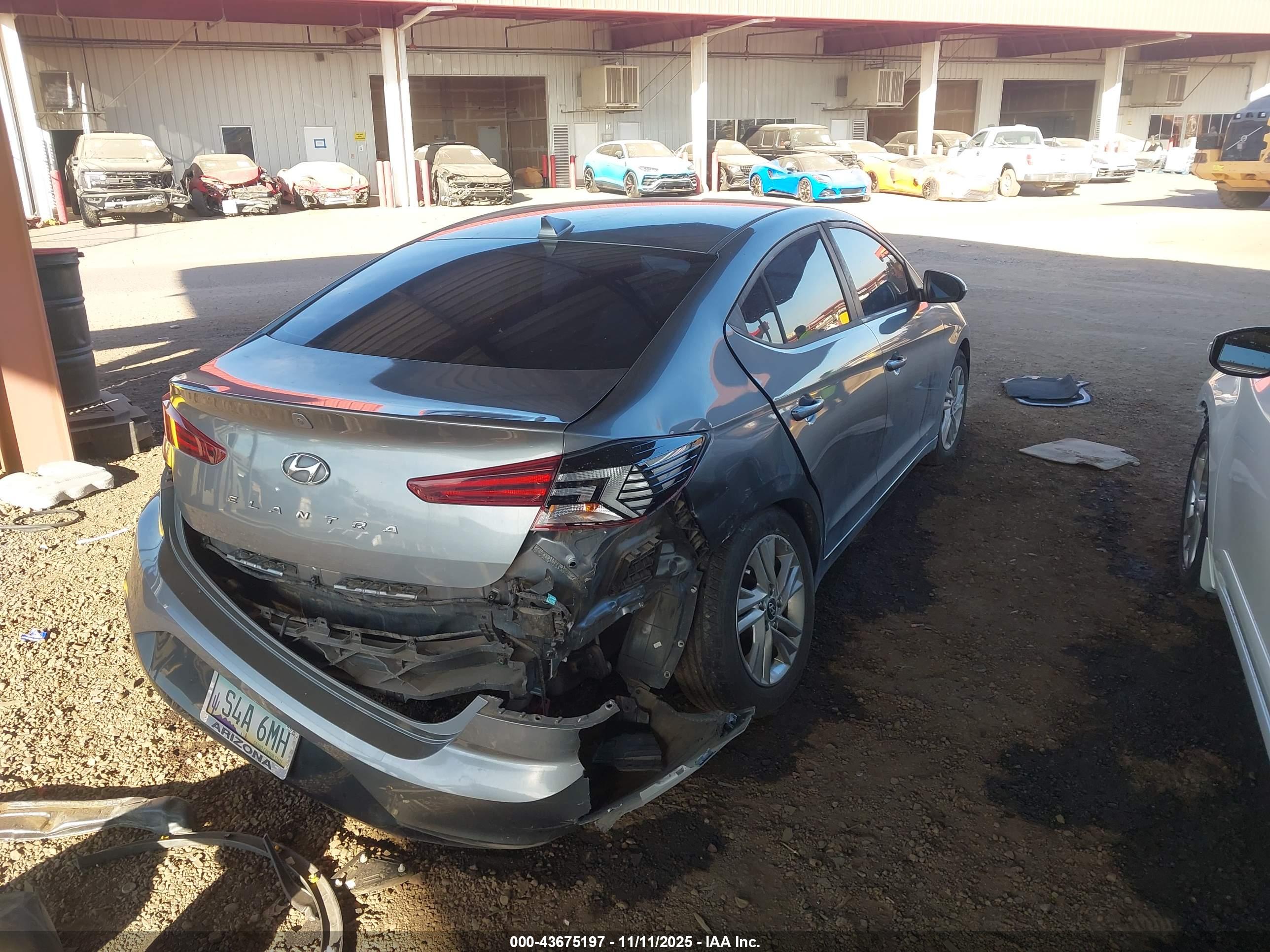 HYUNDAI ELANTRA image 4