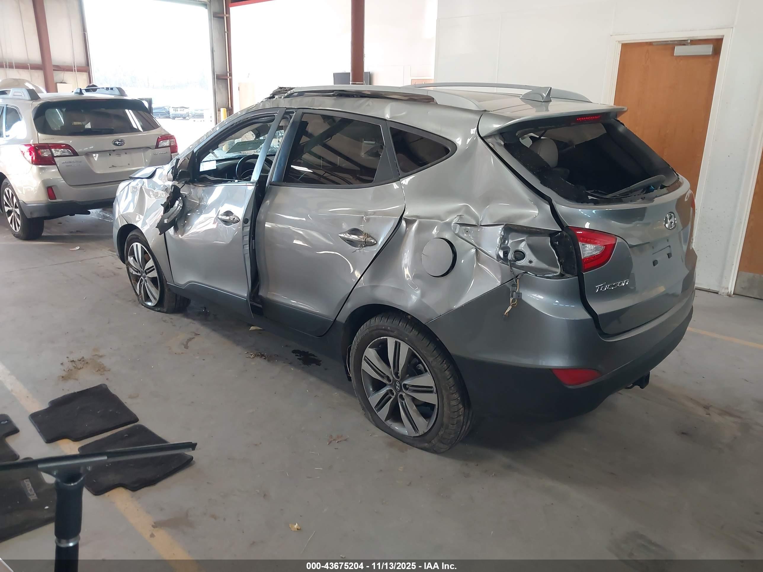 HYUNDAI TUCSON image 3