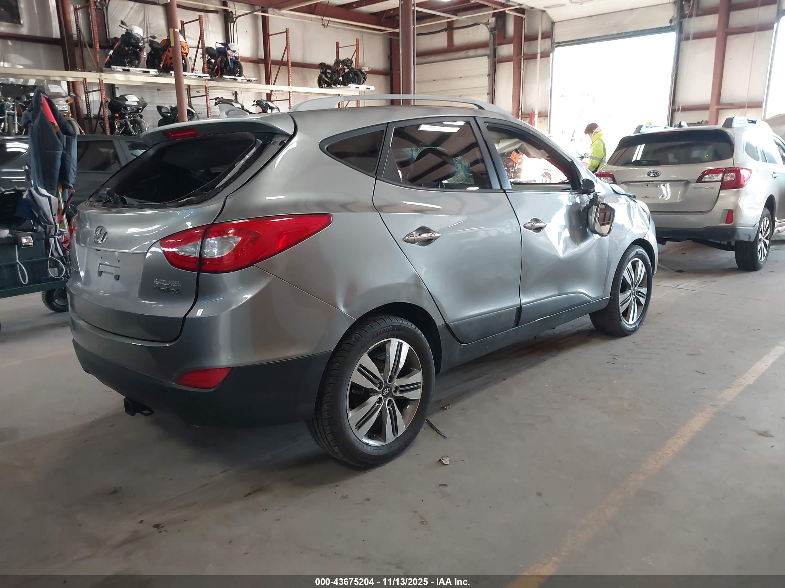 HYUNDAI TUCSON image 4