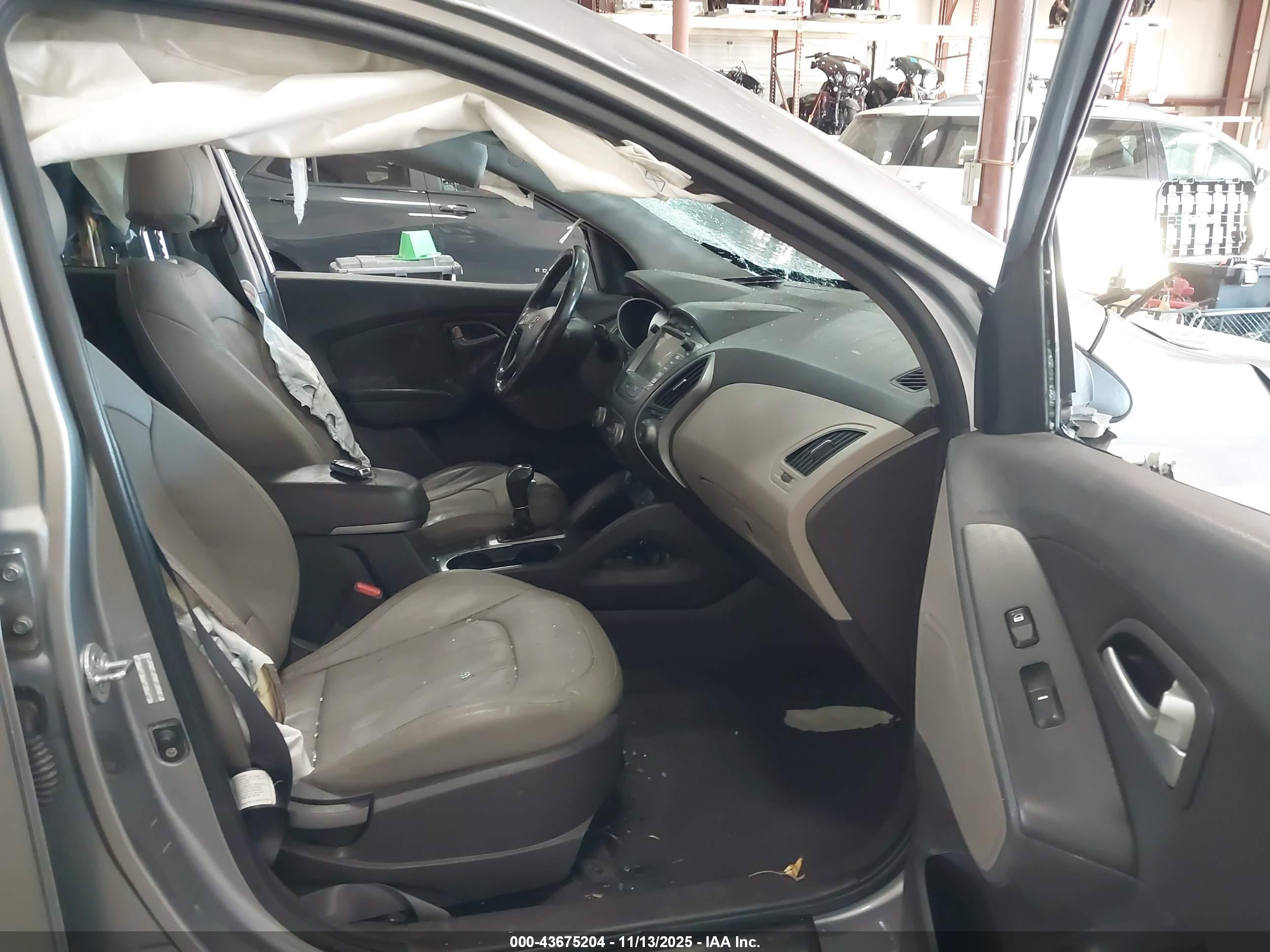 HYUNDAI TUCSON image 5