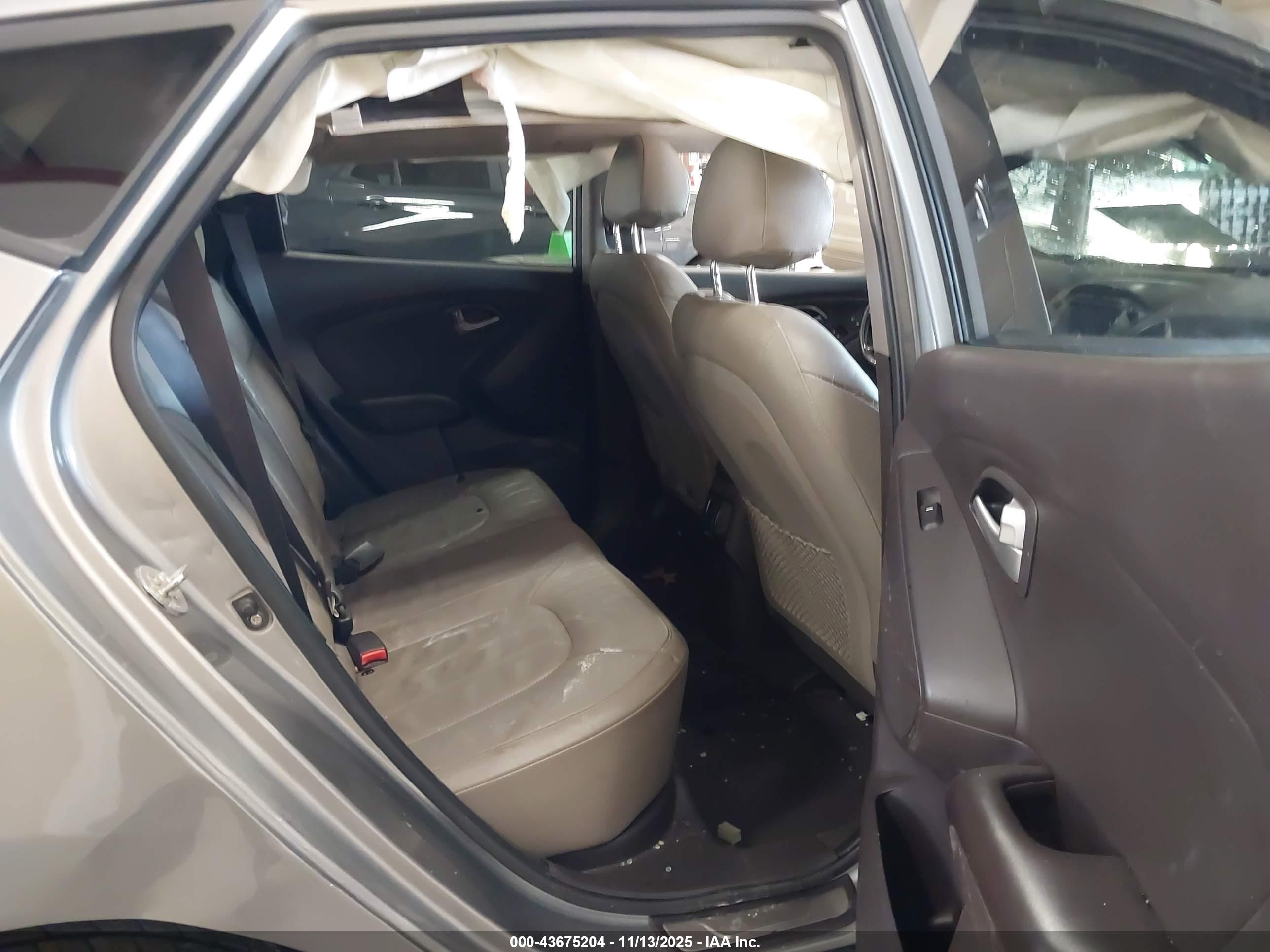 HYUNDAI TUCSON image 8