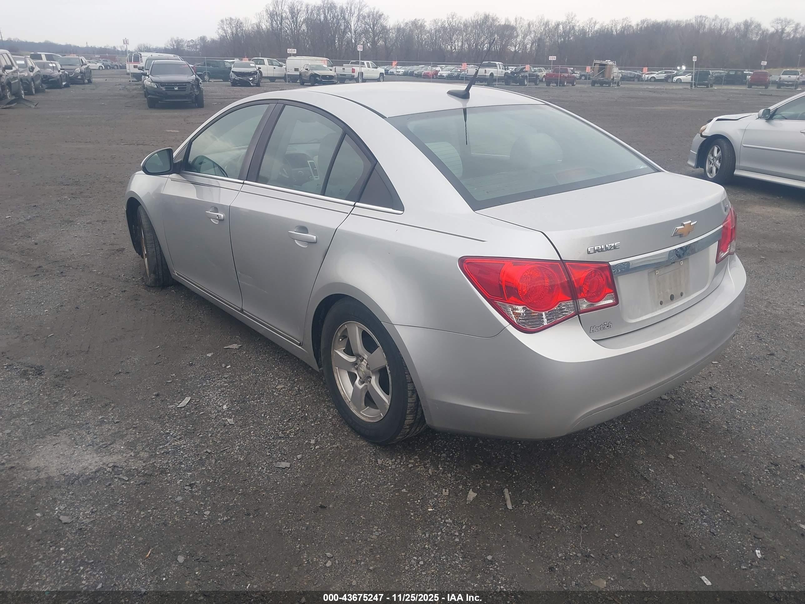 CHEVROLET CRUZE image 3