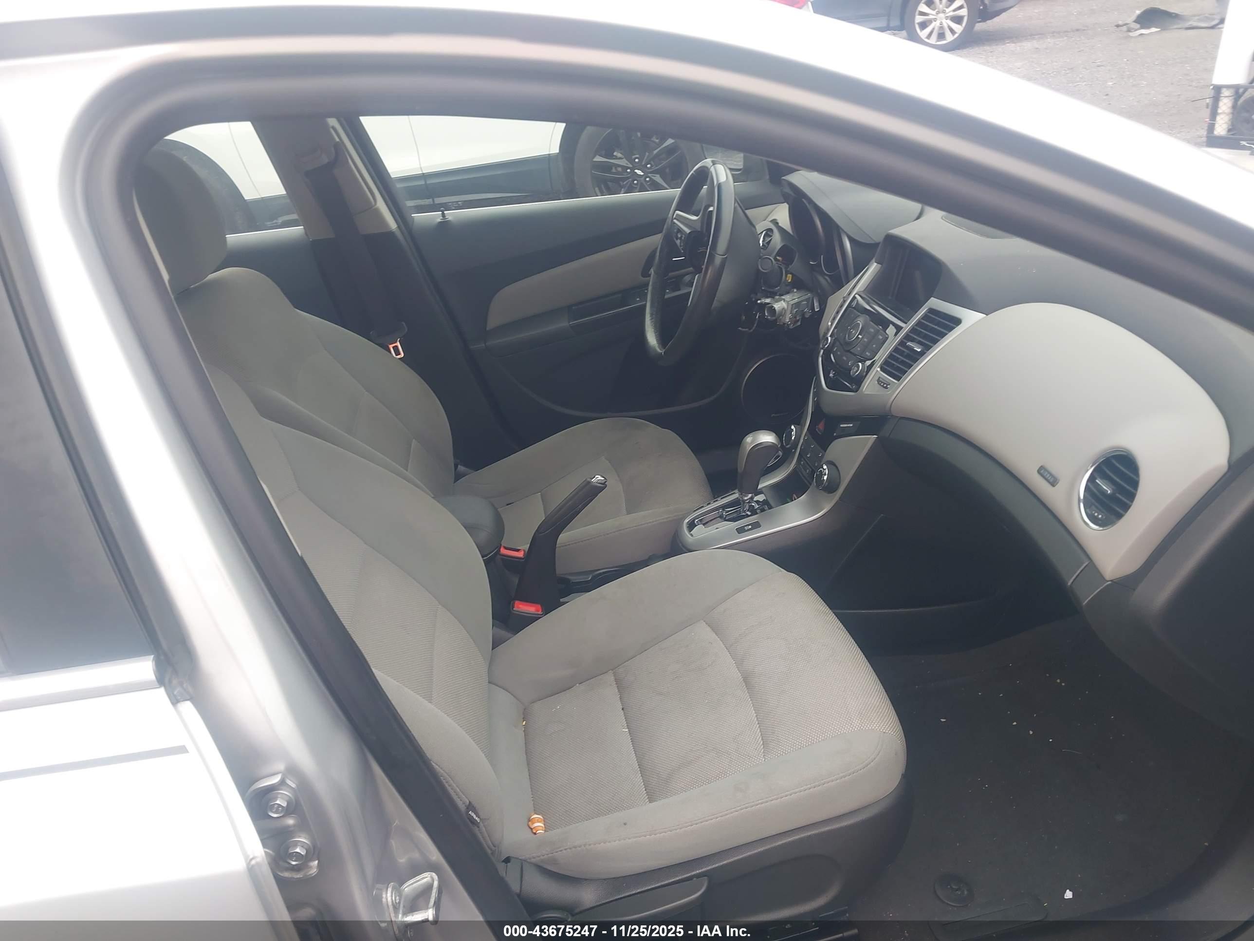 CHEVROLET CRUZE image 5