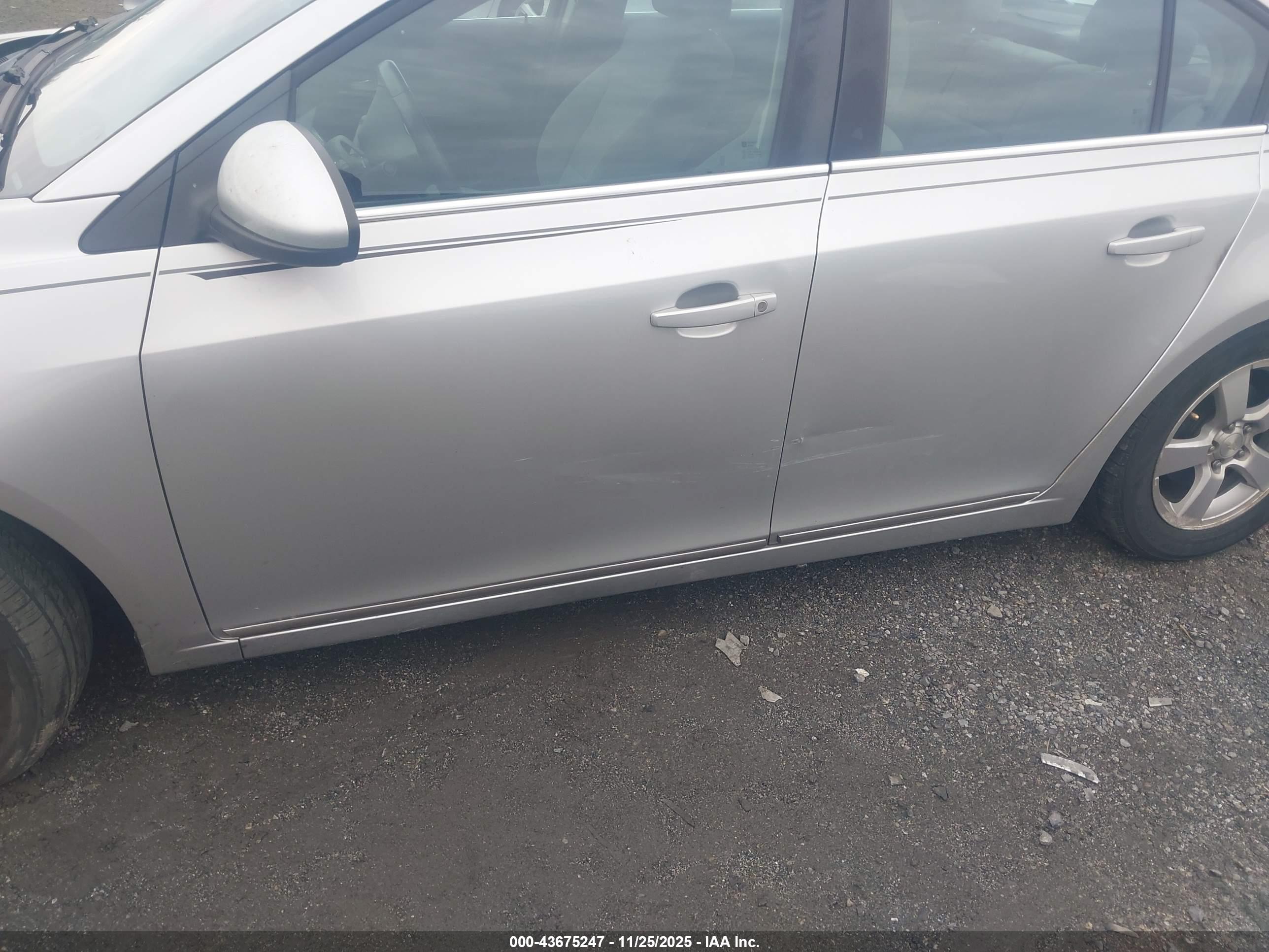 CHEVROLET CRUZE image 6