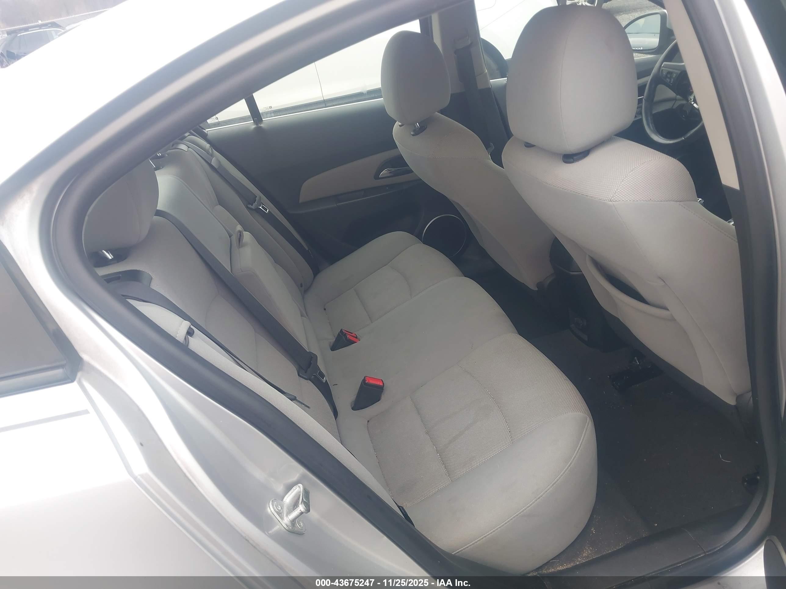 CHEVROLET CRUZE image 8