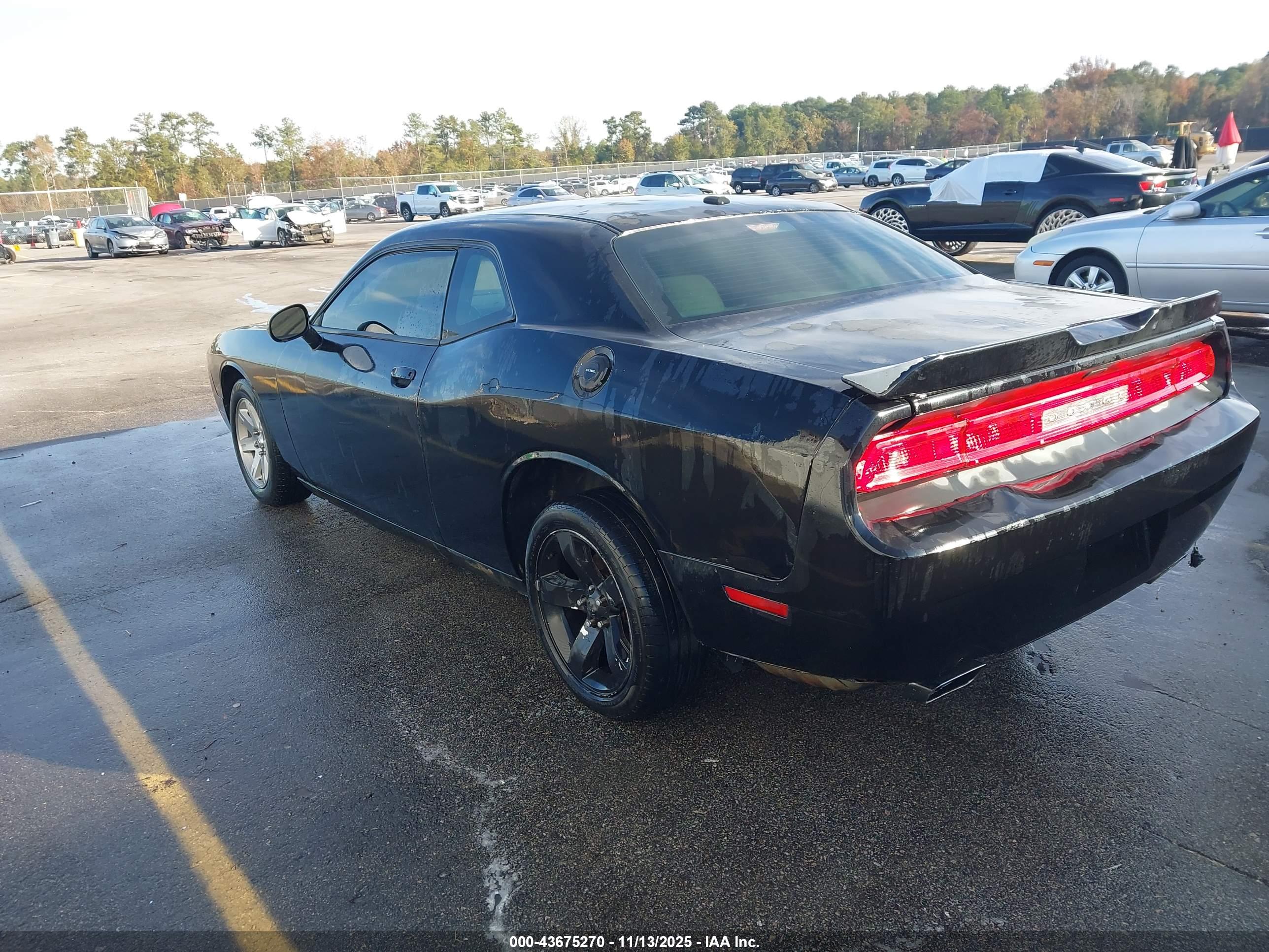 DODGE CHALLENGER image 3