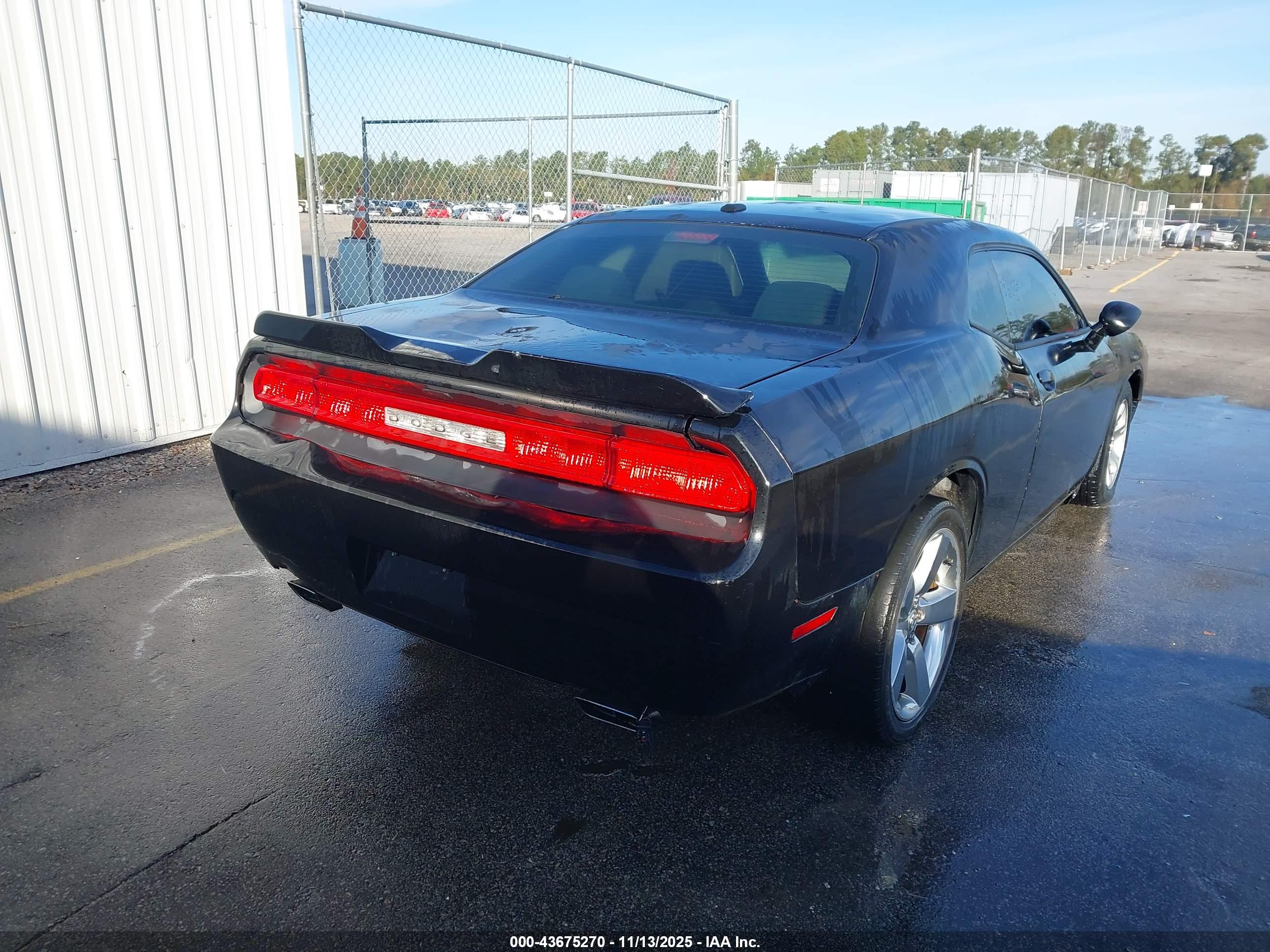 DODGE CHALLENGER image 4