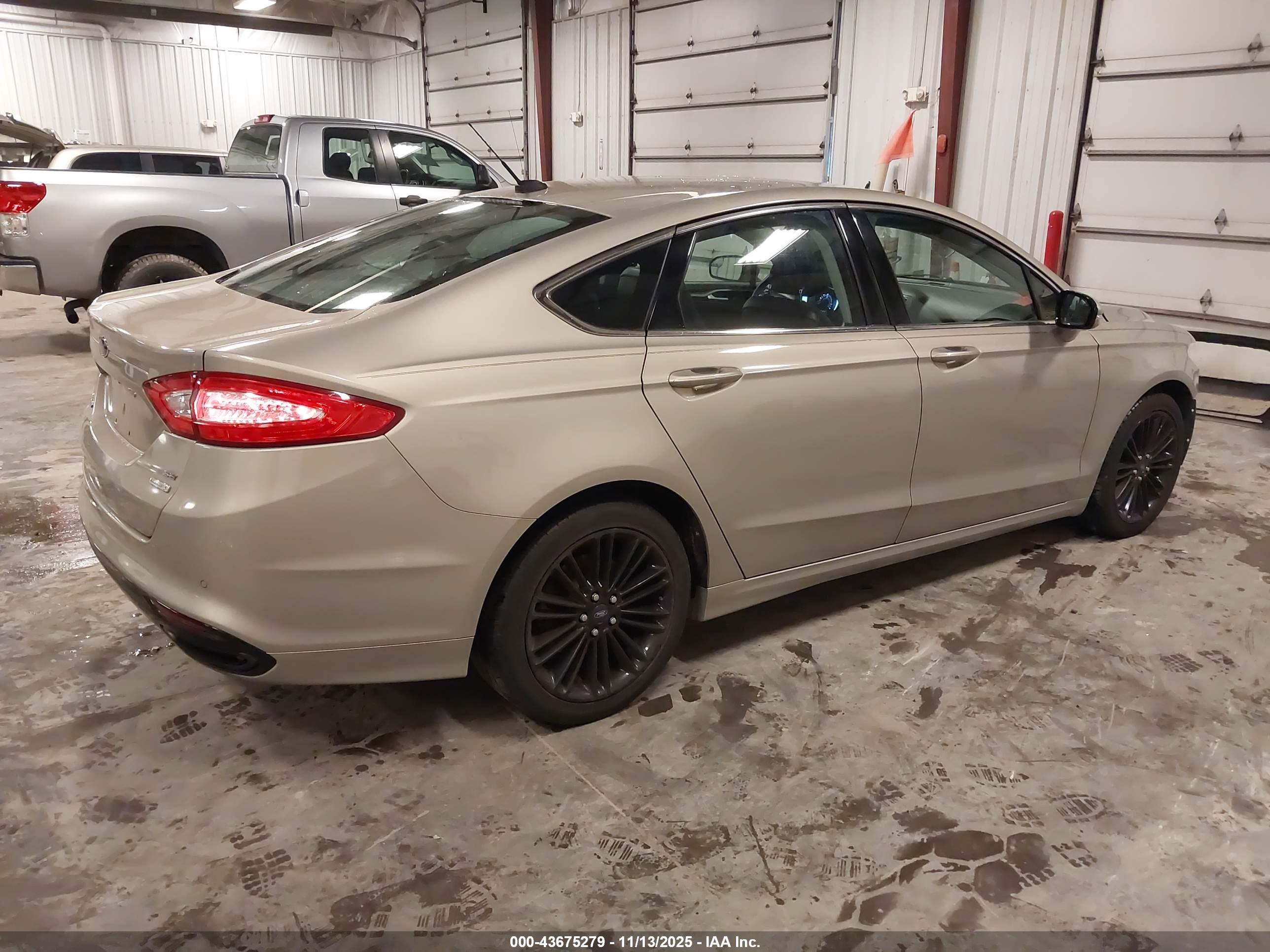 FORD FUSION image 4