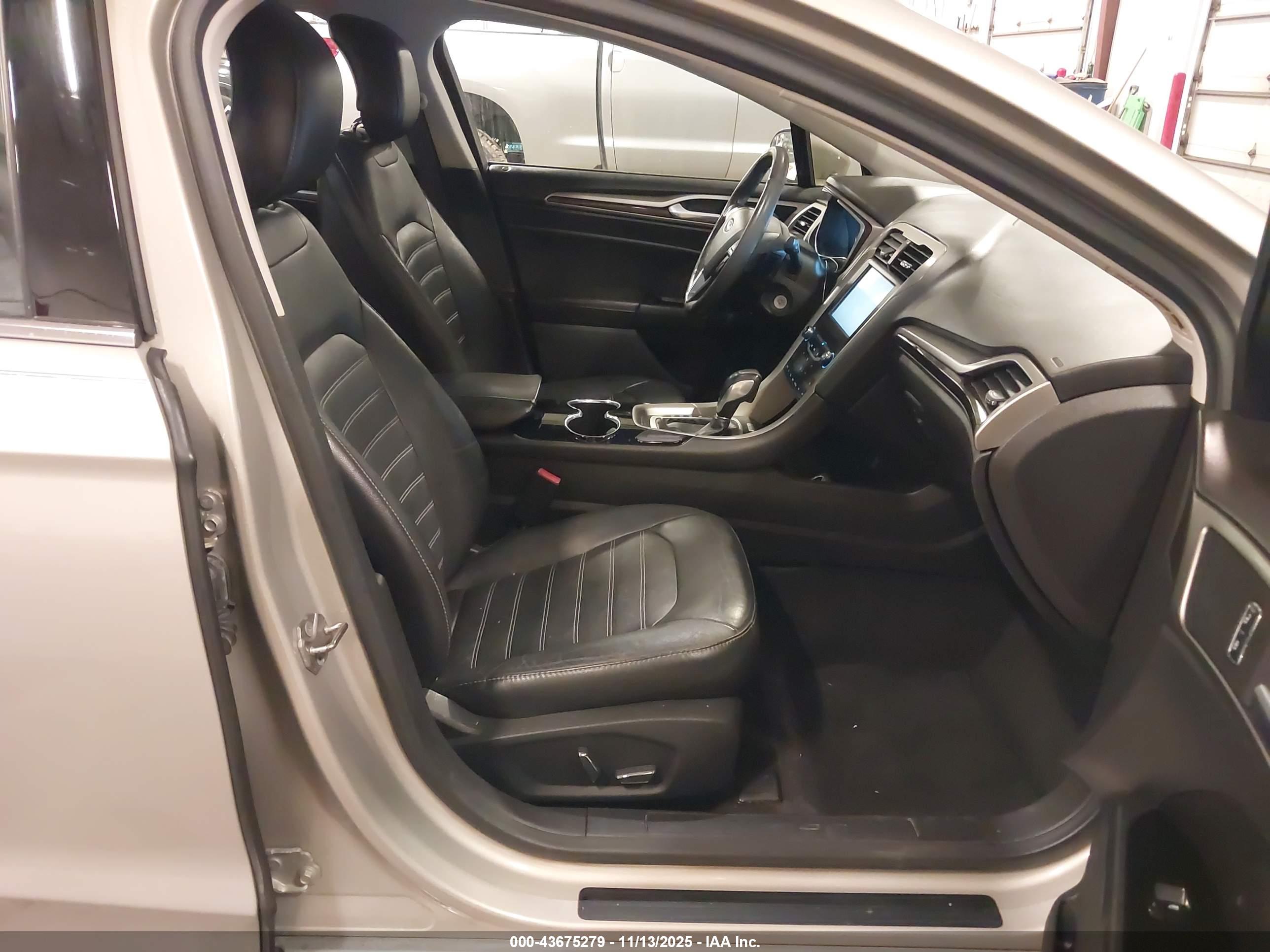 FORD FUSION image 5