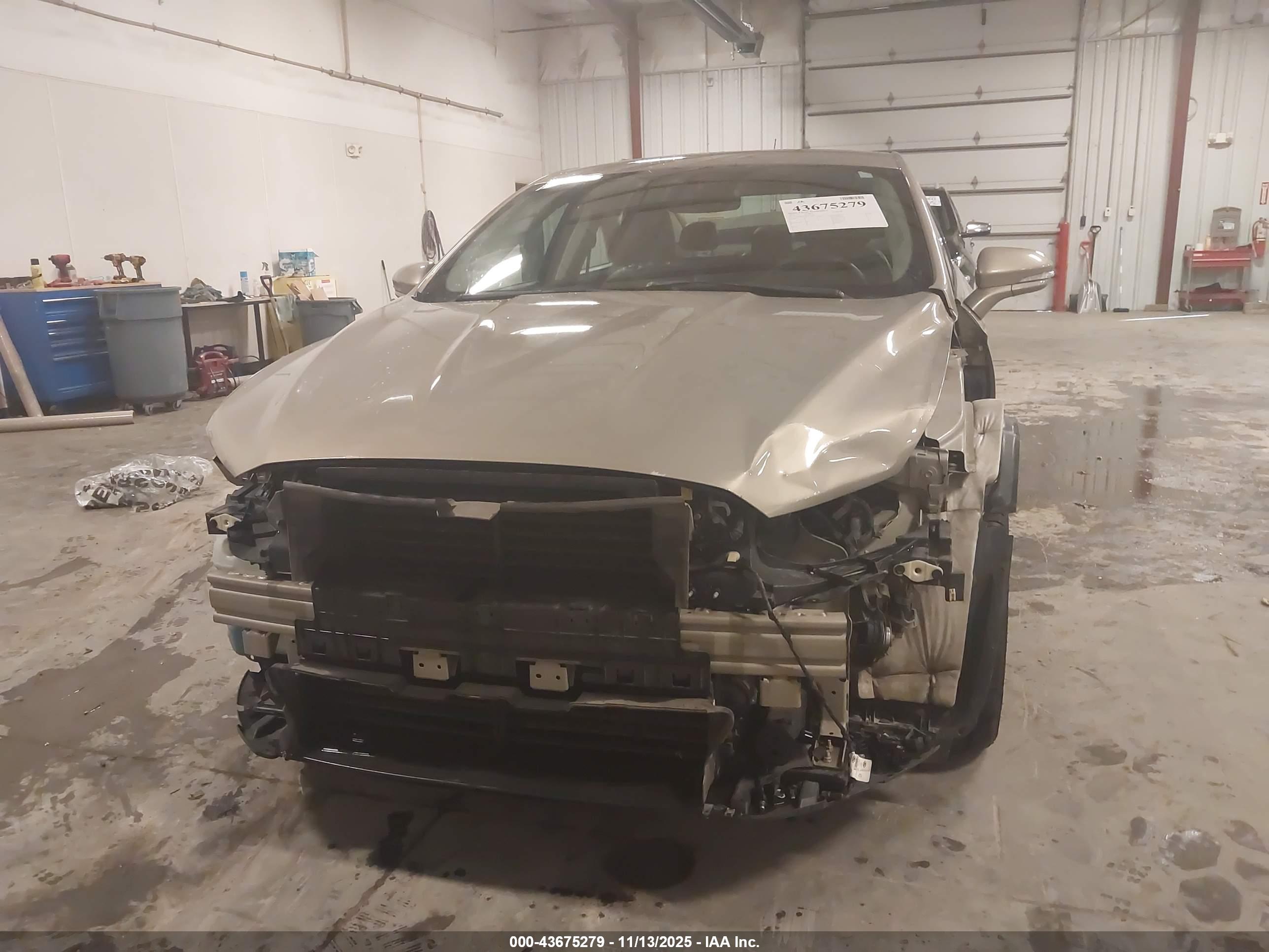 FORD FUSION image 6