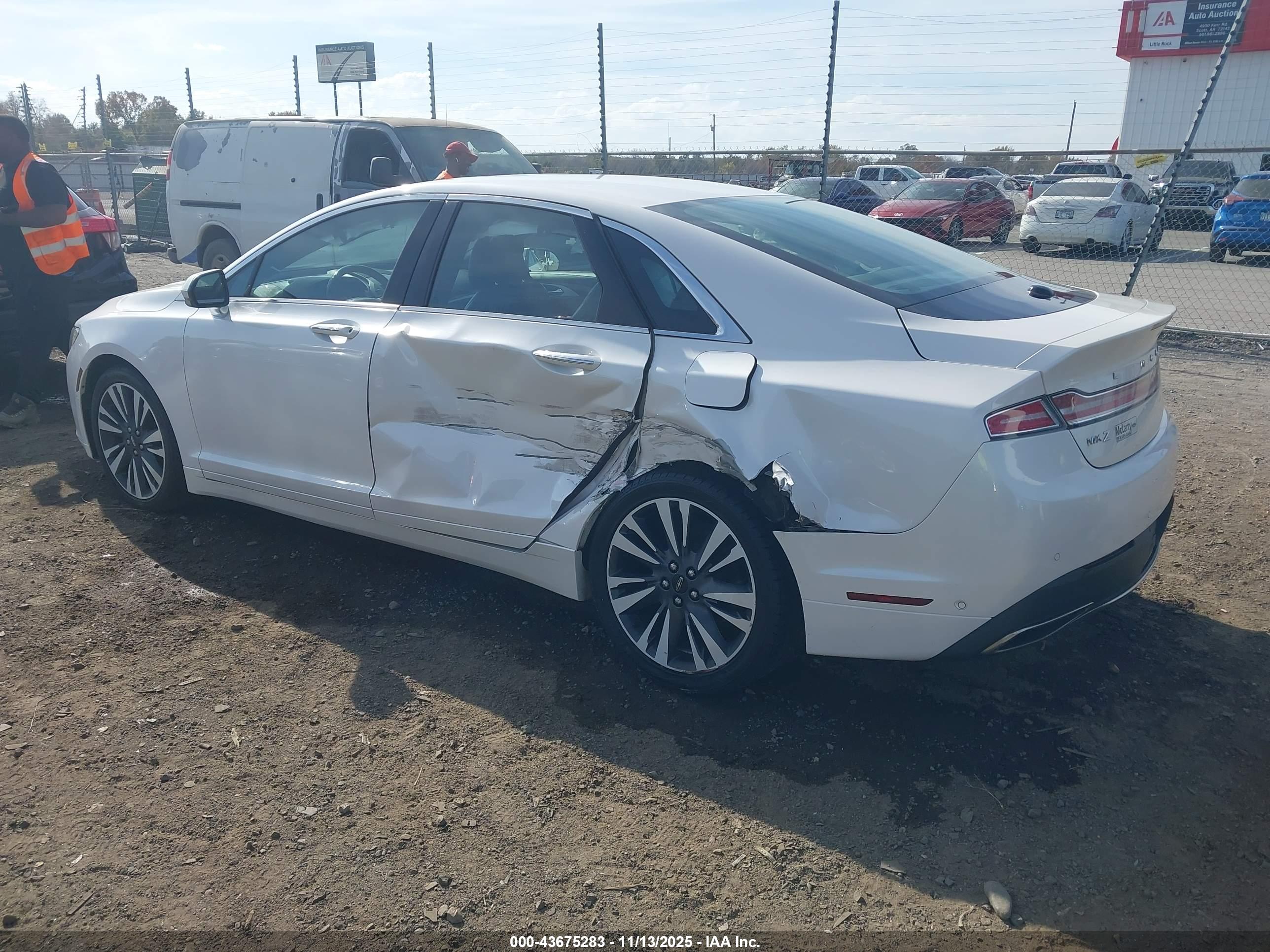 LINCOLN MKZ image 3