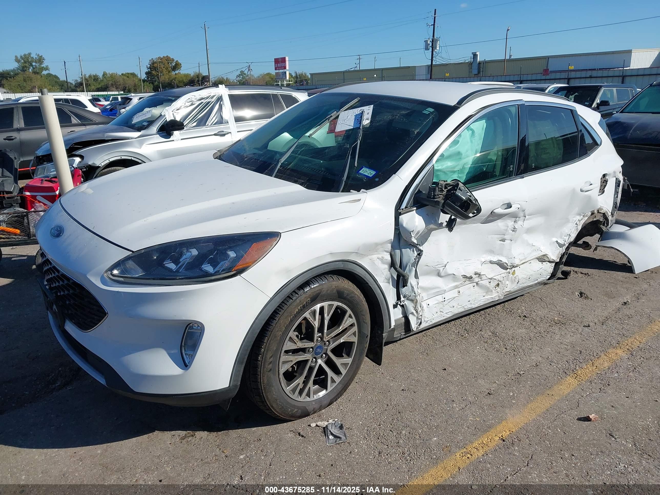 FORD ESCAPE image 2