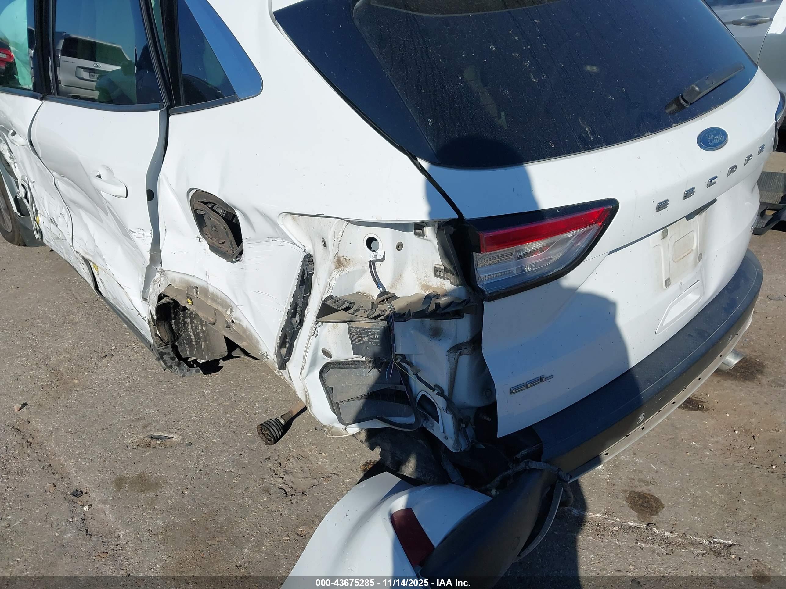 FORD ESCAPE image 6