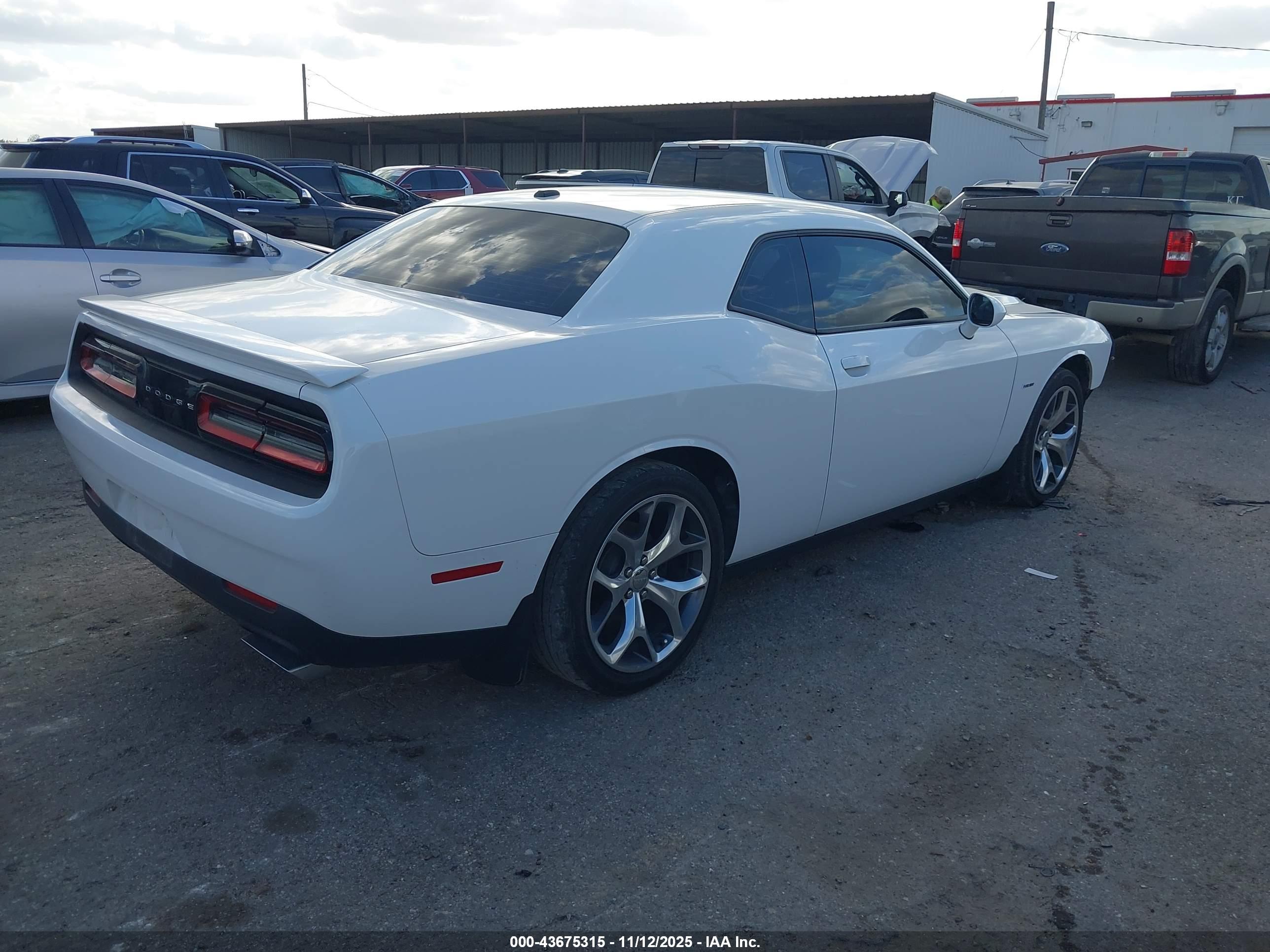 DODGE CHALLENGER image 4
