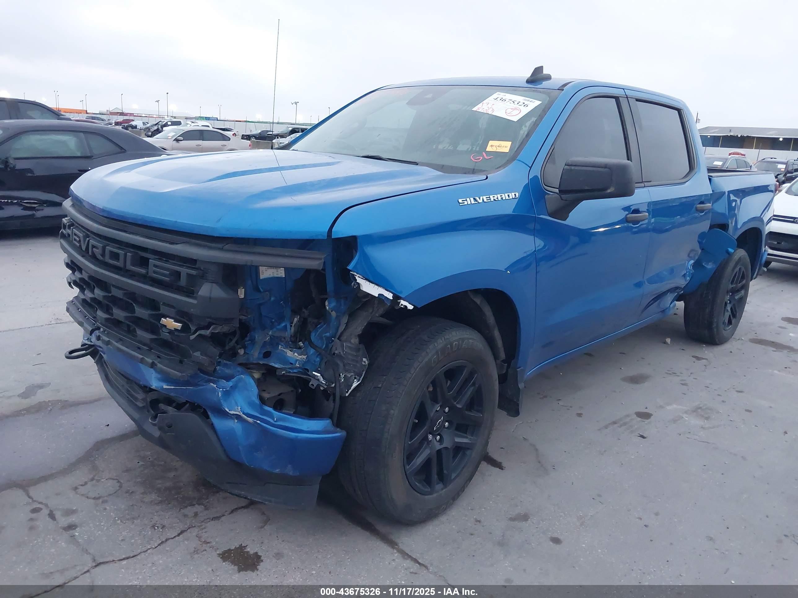 CHEVROLET SILVERADO image 6
