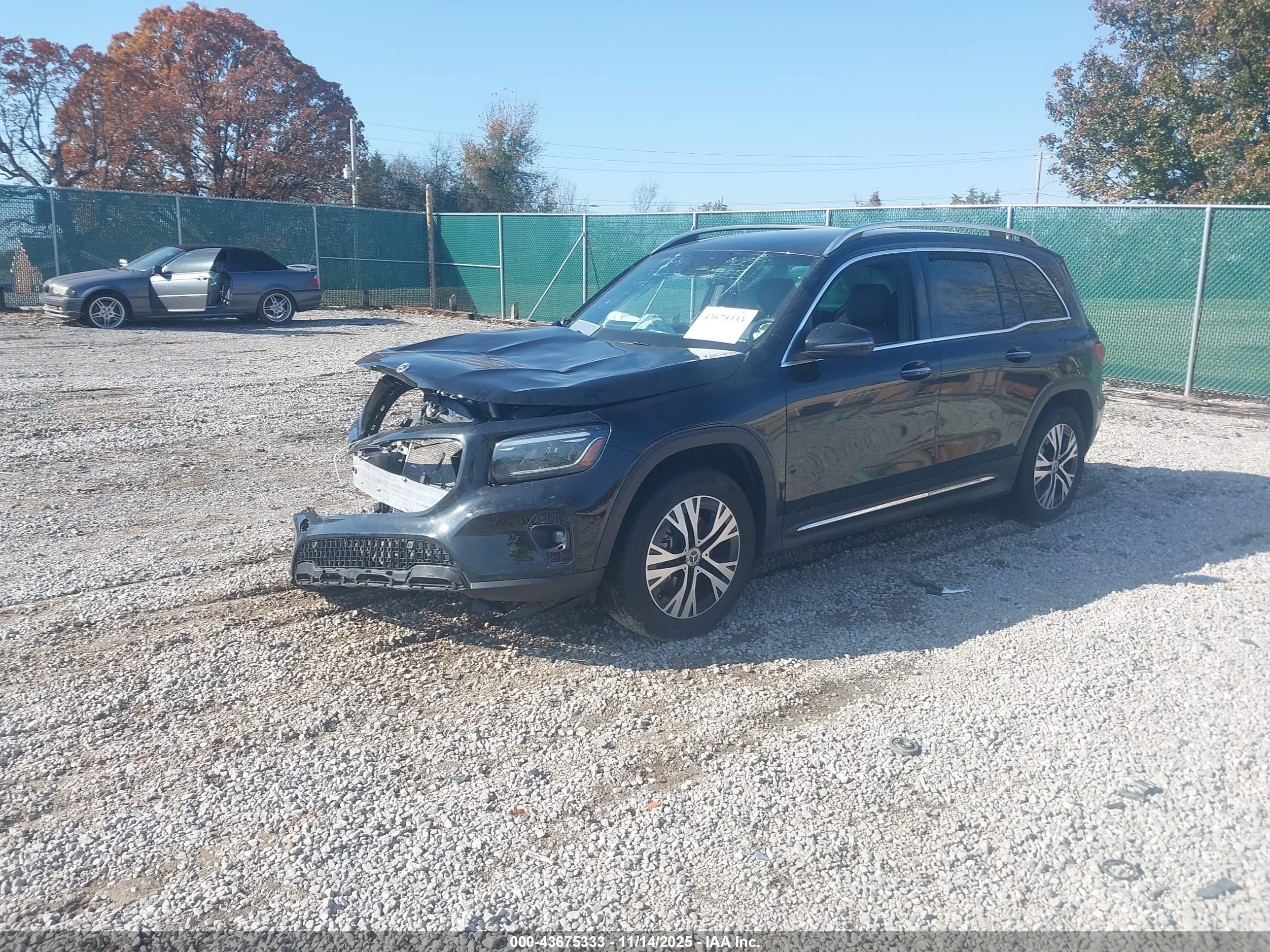 MERCEDES-BENZ GLB image 2