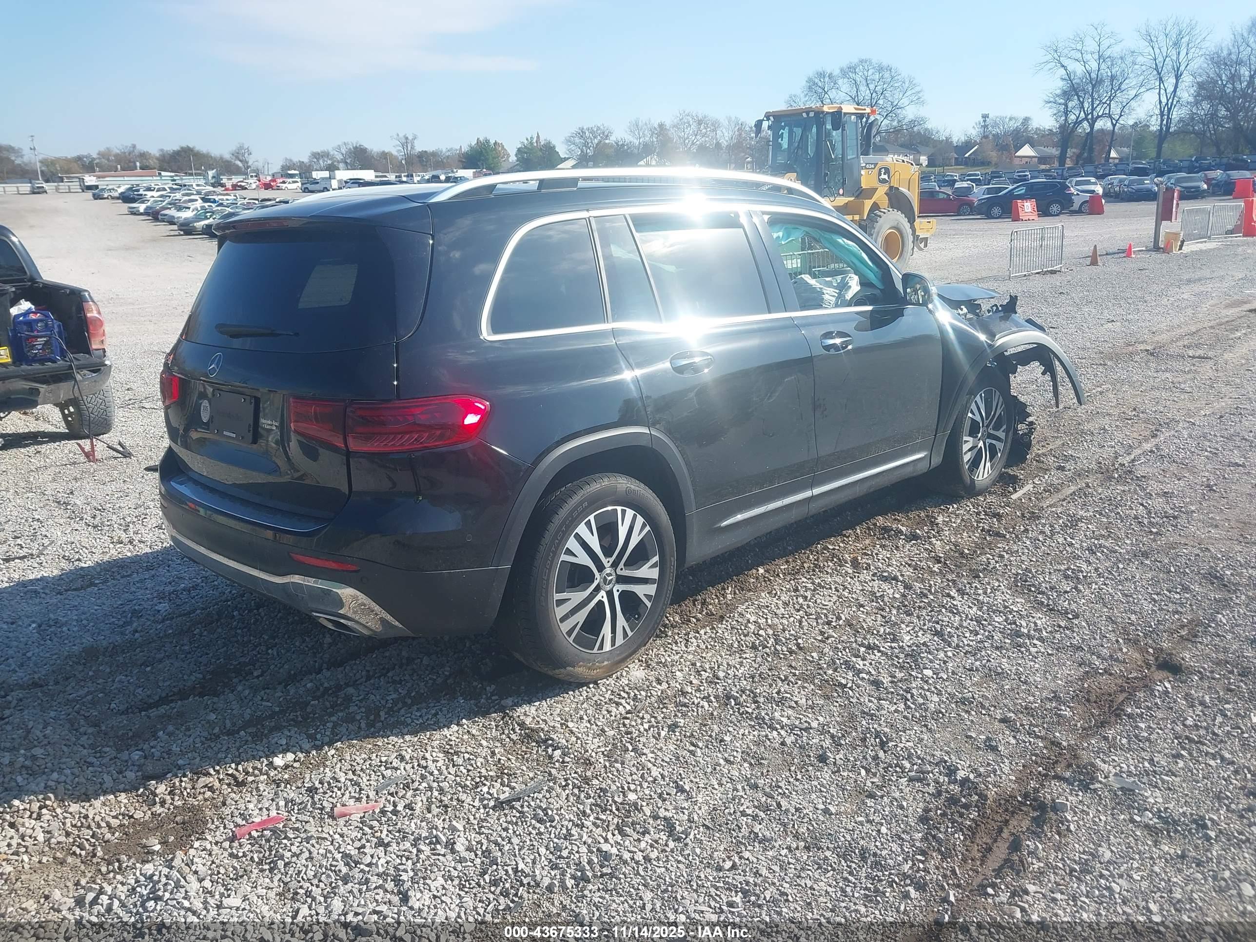 MERCEDES-BENZ GLB image 4