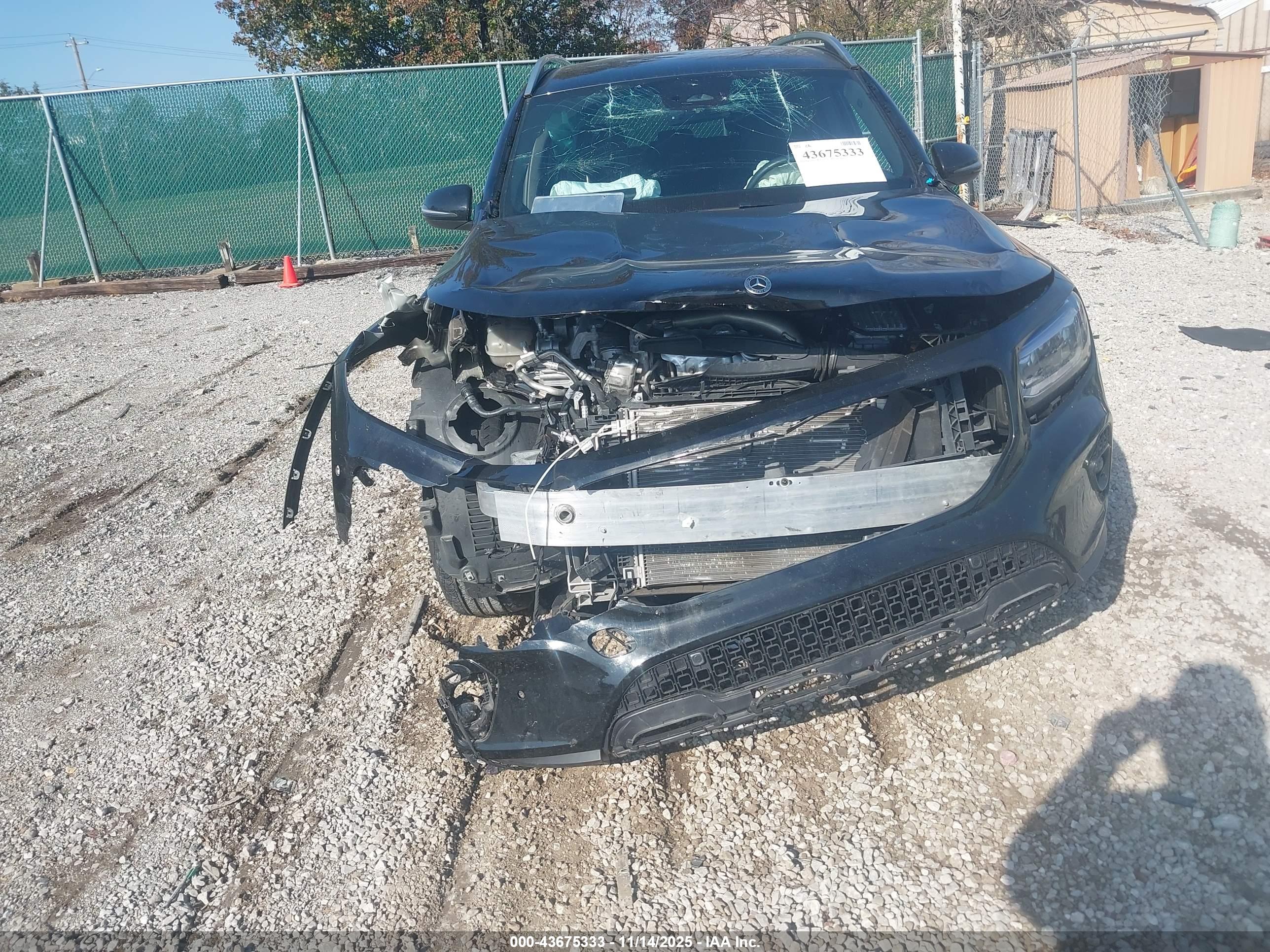 MERCEDES-BENZ GLB image 6