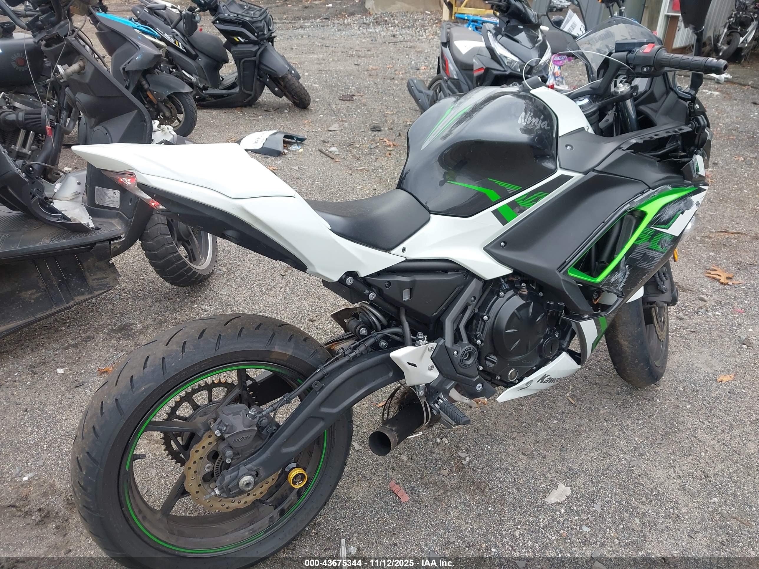 KAWASAKI EX650 image 4