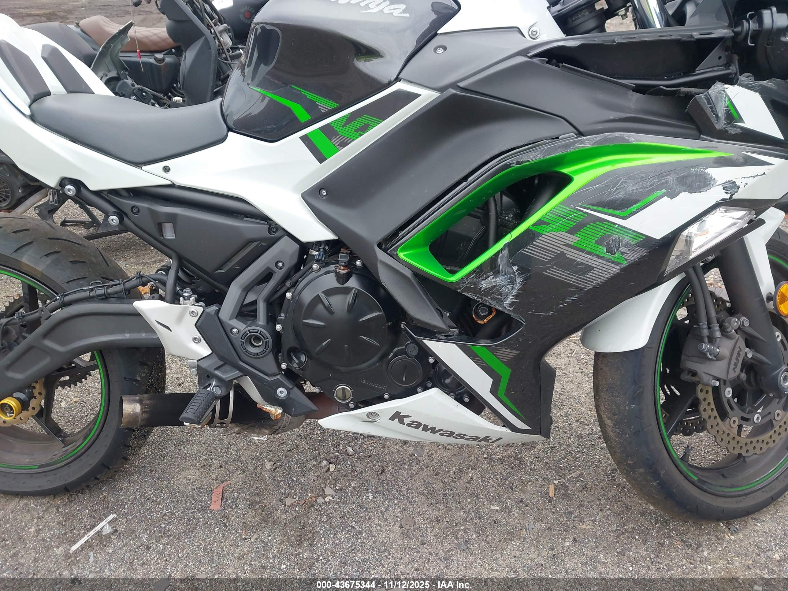 KAWASAKI EX650 image 8