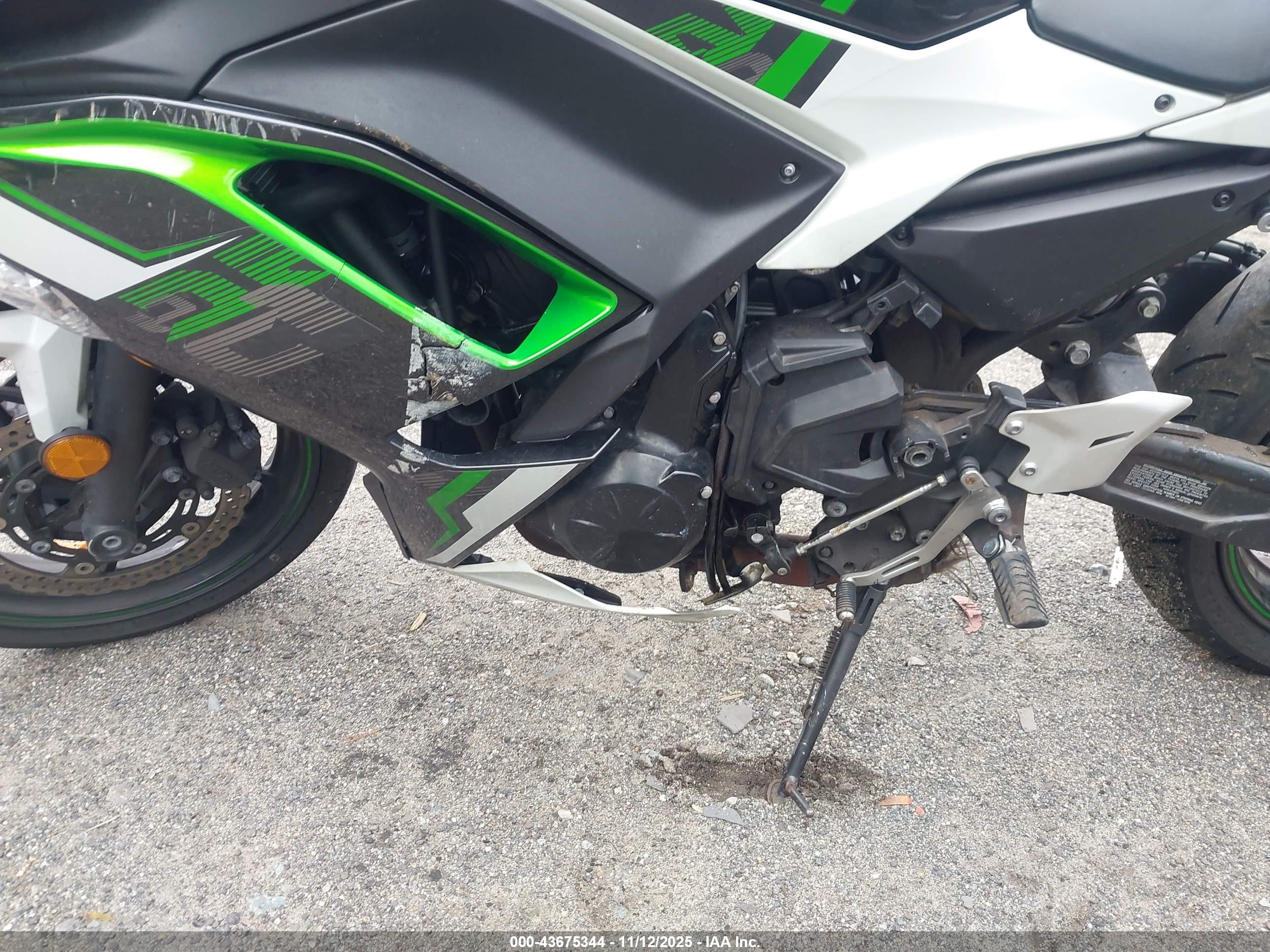 KAWASAKI EX650 image 9