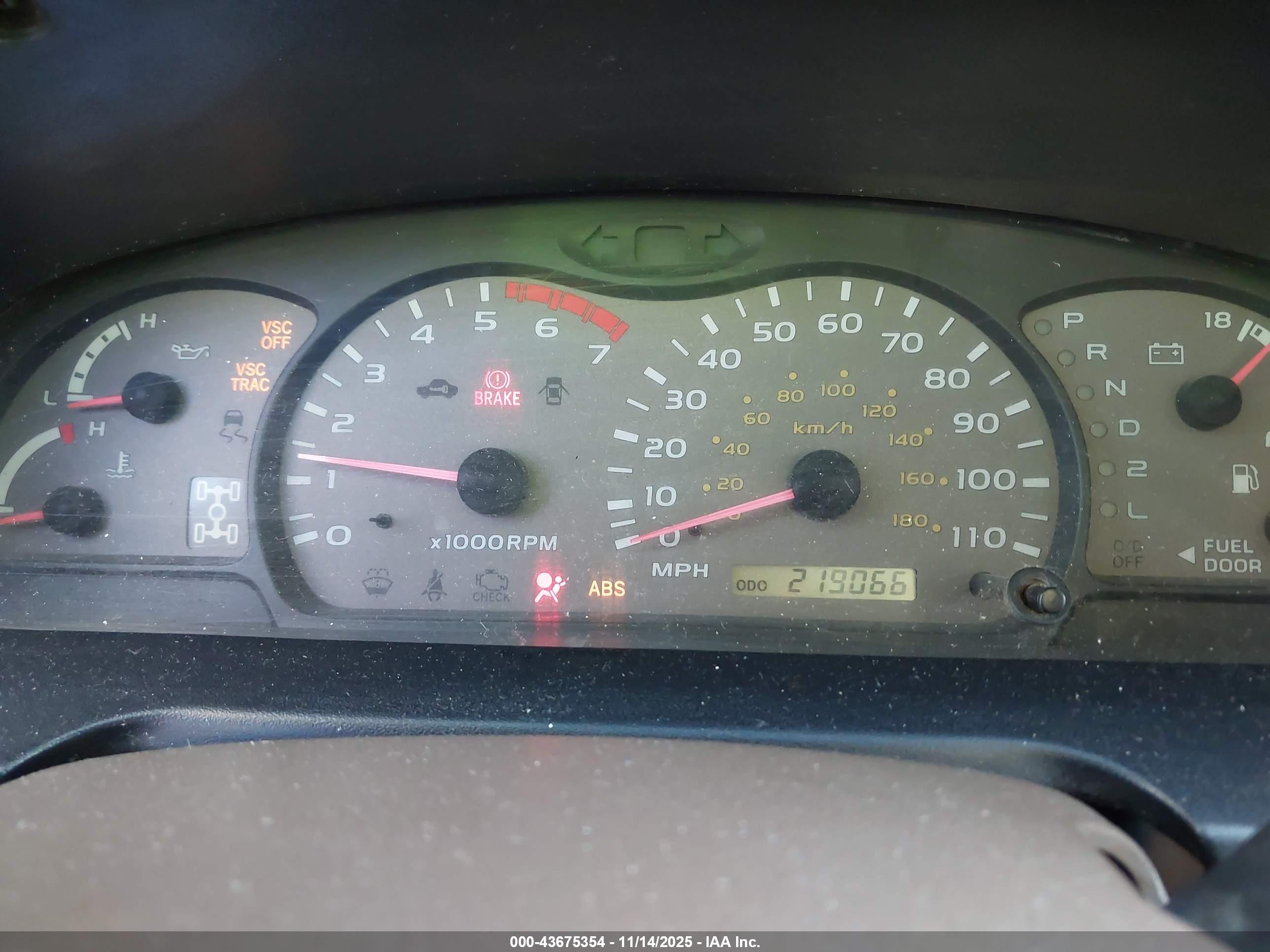TOYOTA SEQUOIA image 7