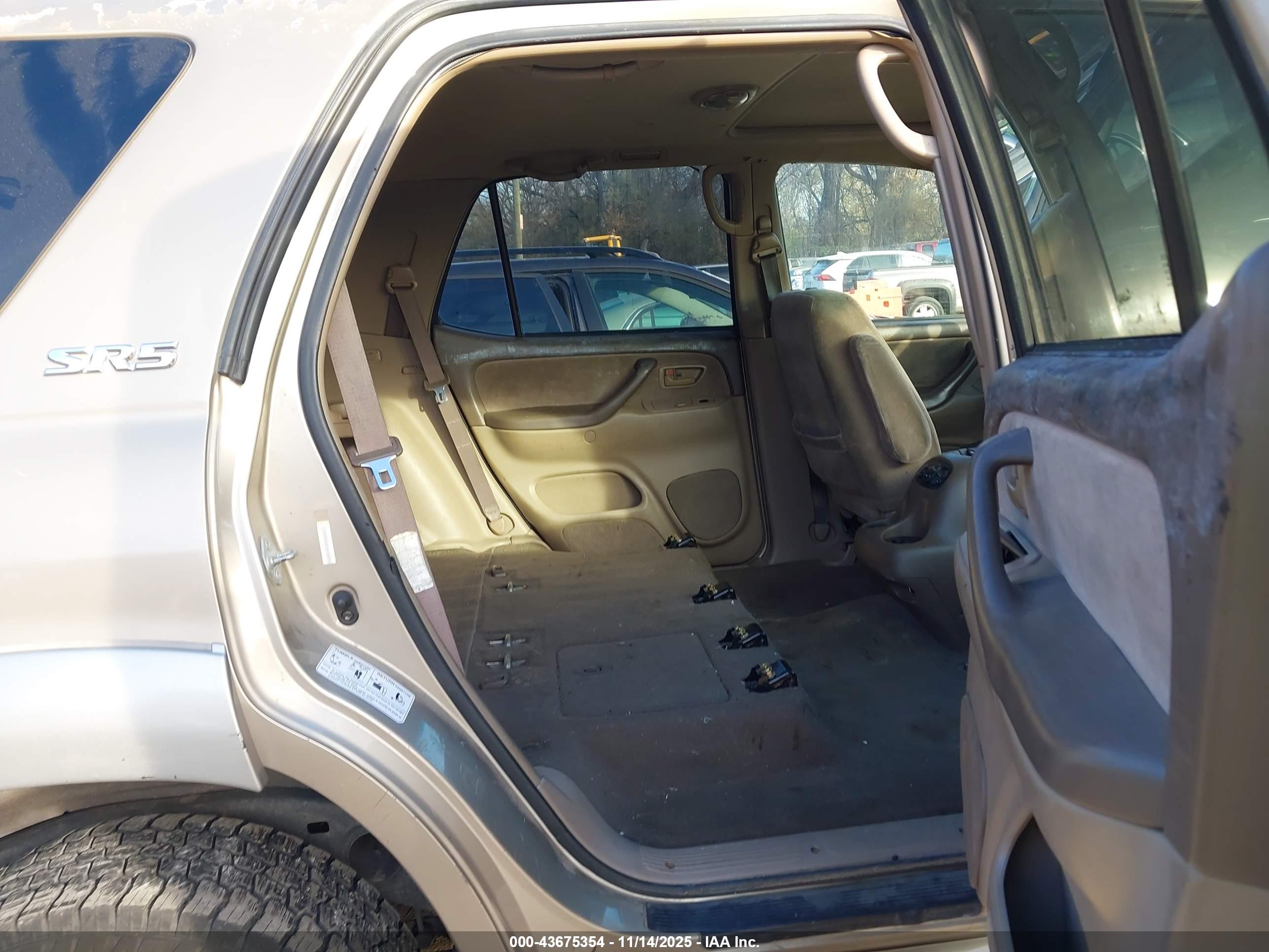 TOYOTA SEQUOIA image 8