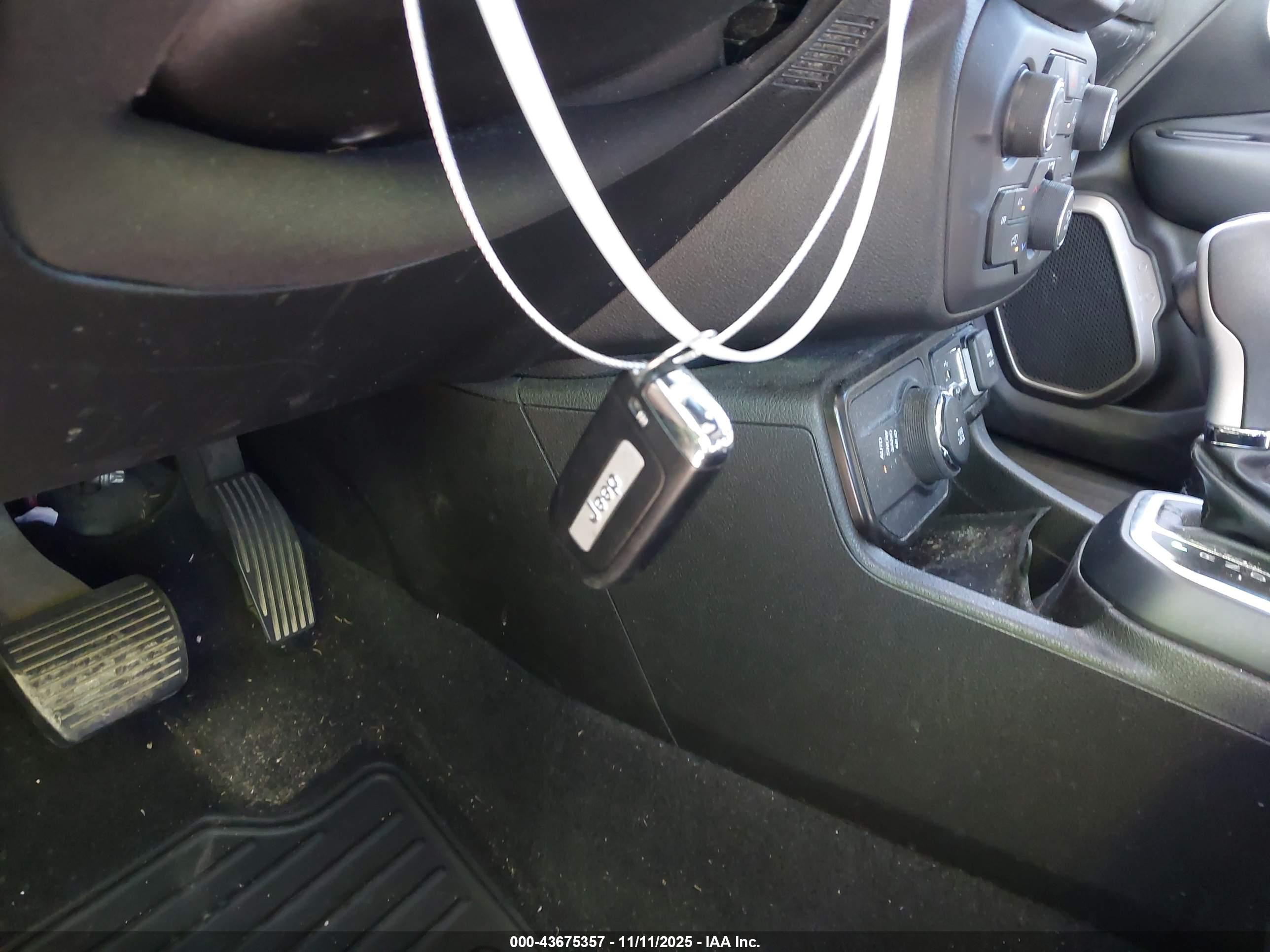 JEEP RENEGADE image 11
