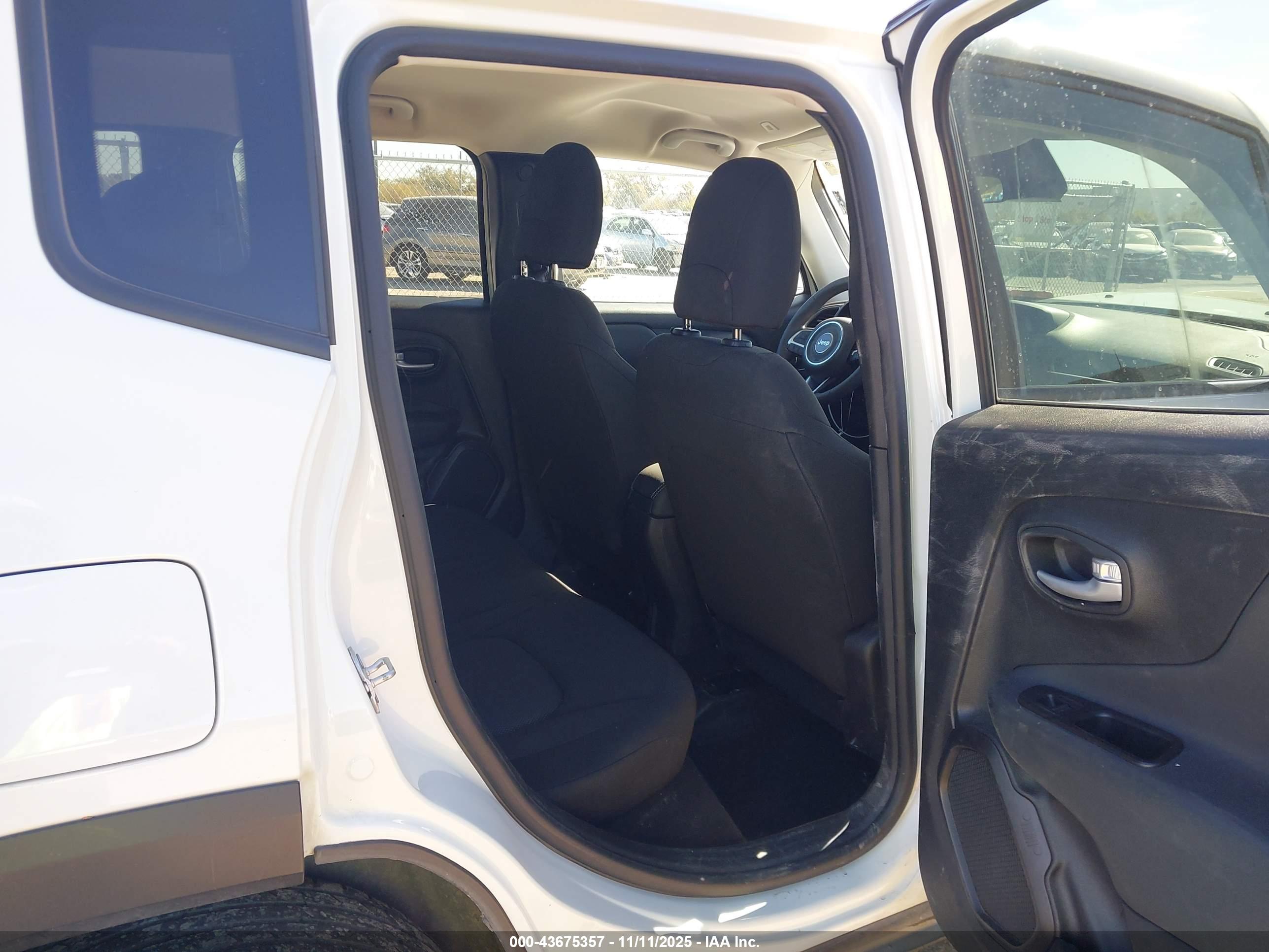 JEEP RENEGADE image 8
