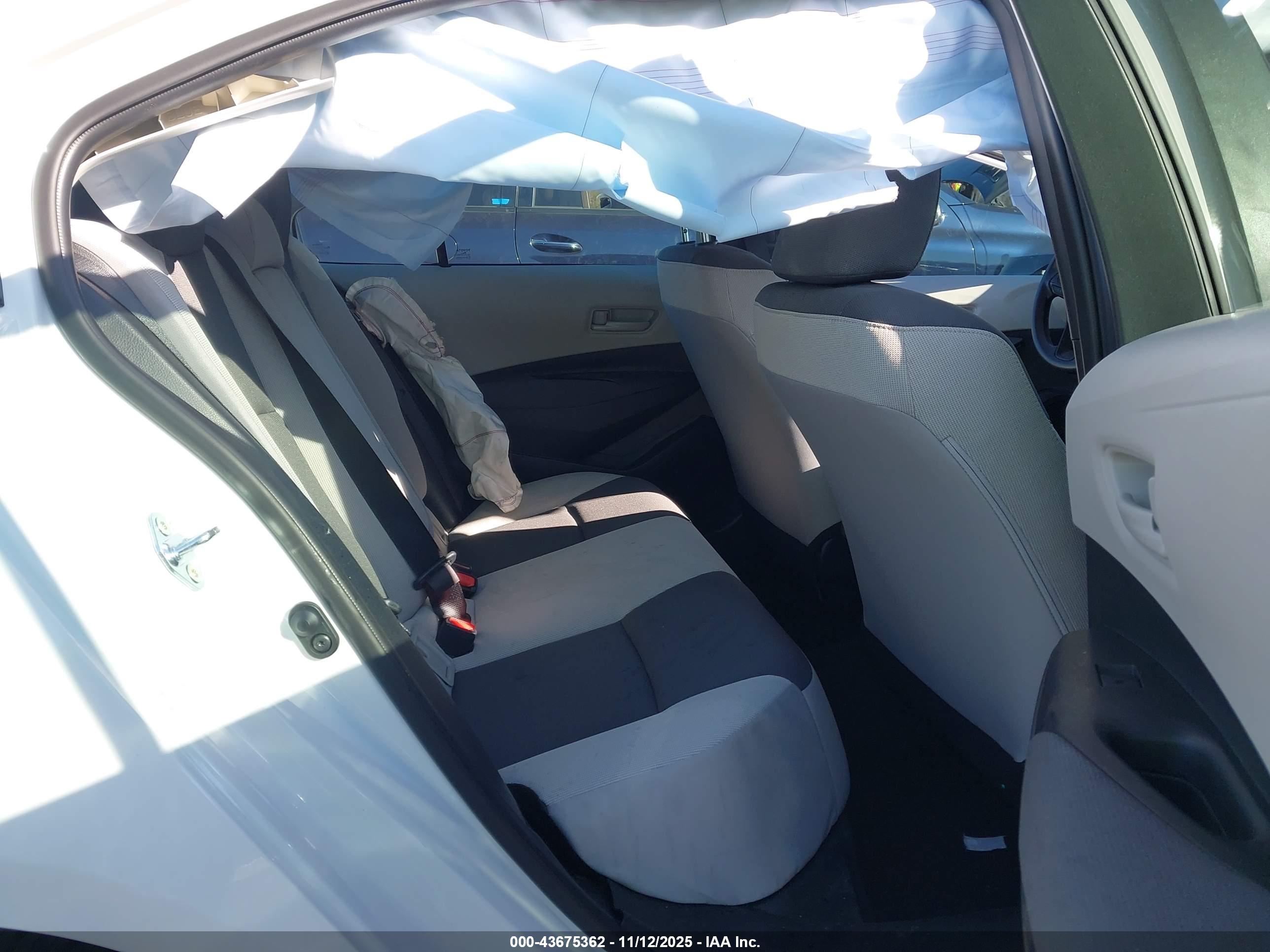 TOYOTA COROLLA image 8