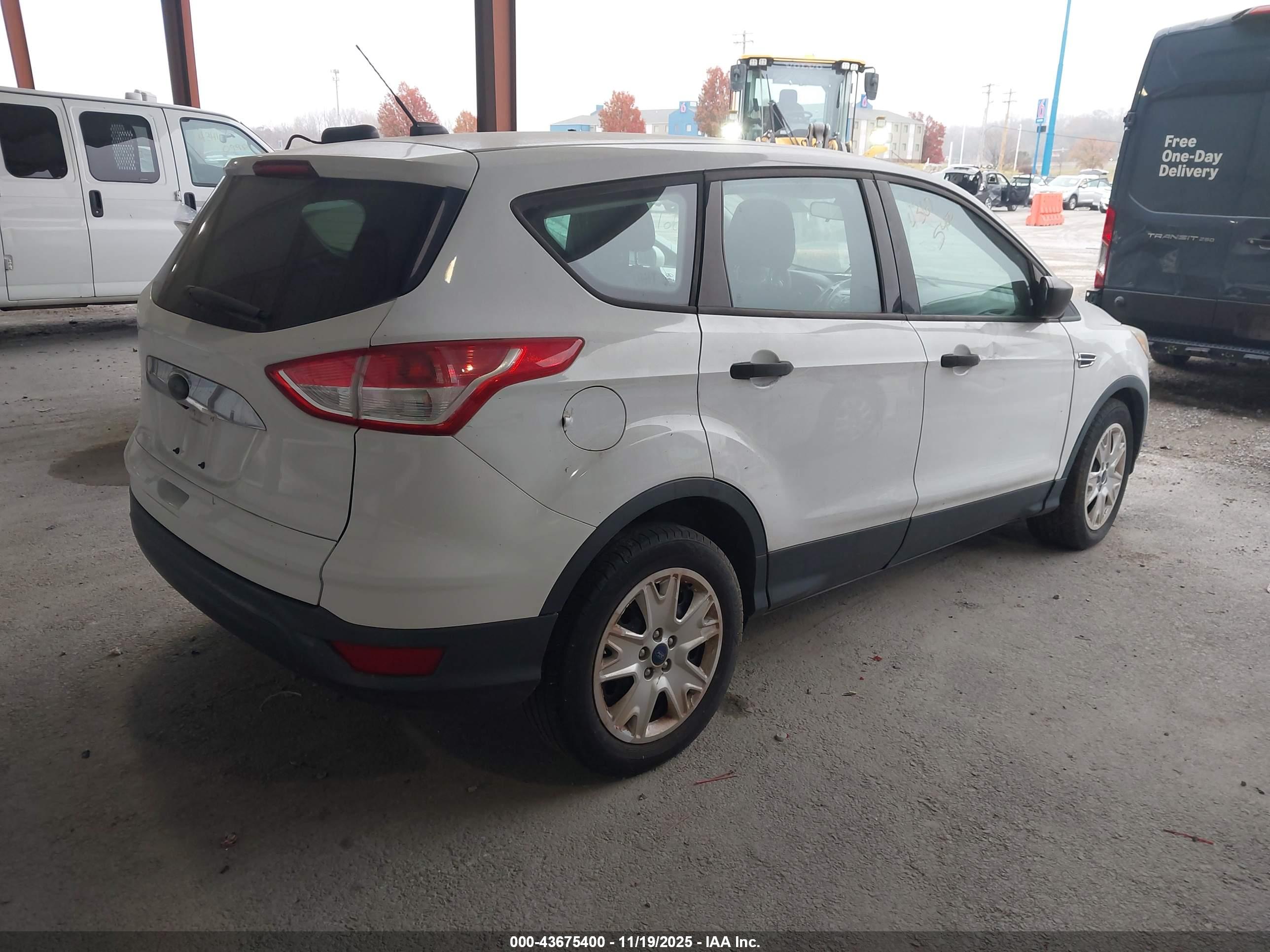 FORD ESCAPE image 4