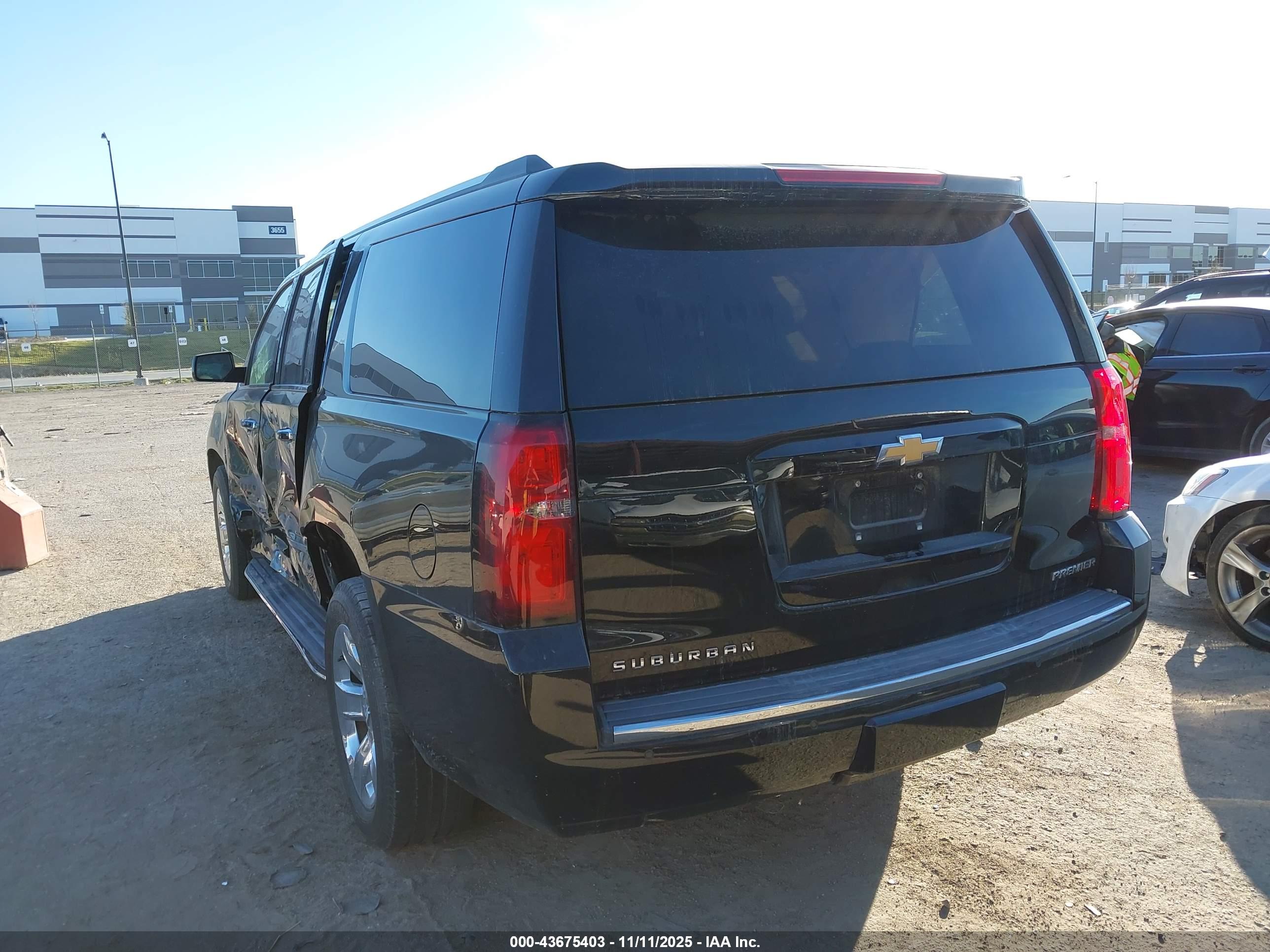 CHEVROLET SUBURBAN image 3