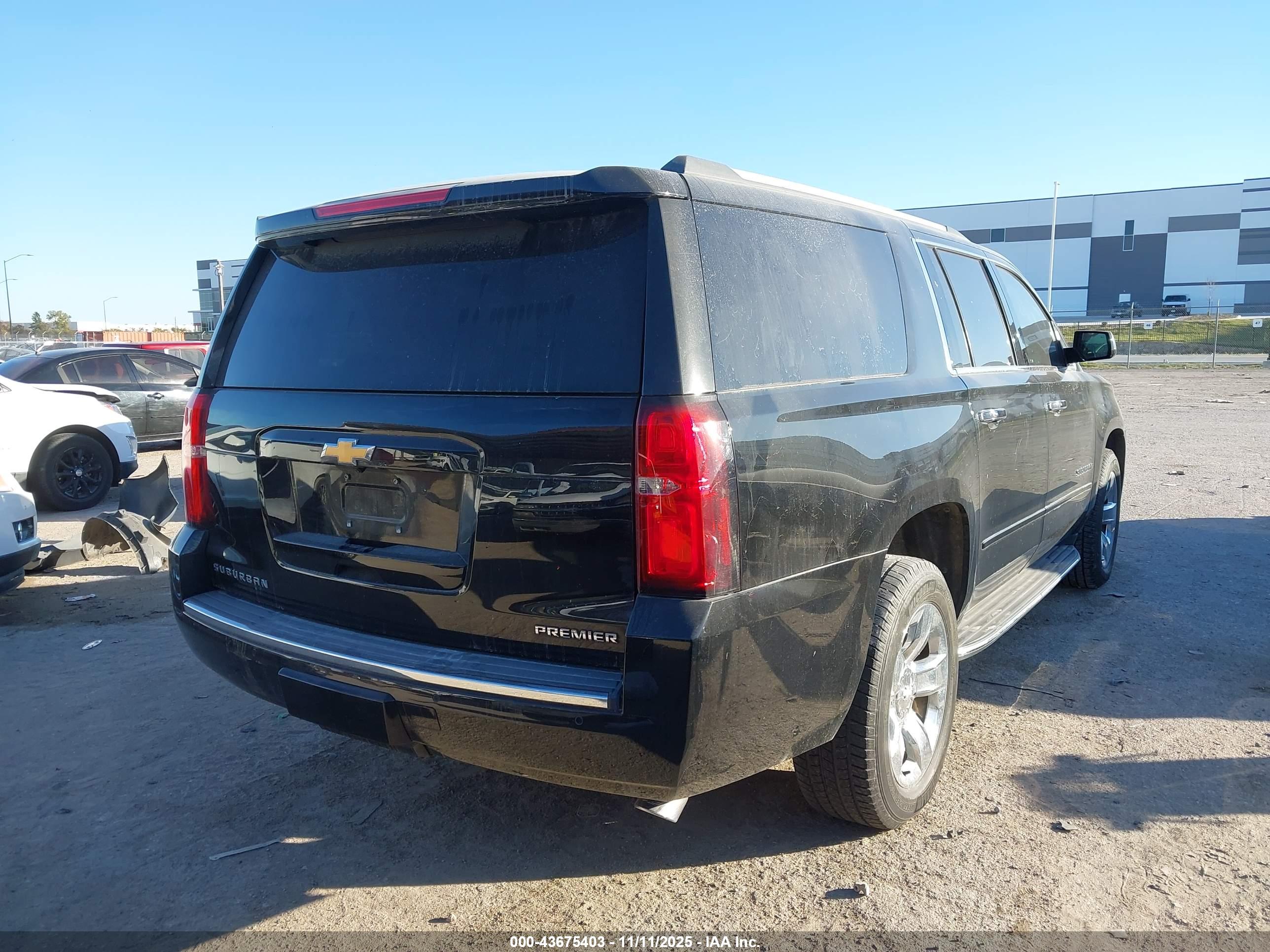 CHEVROLET SUBURBAN image 4