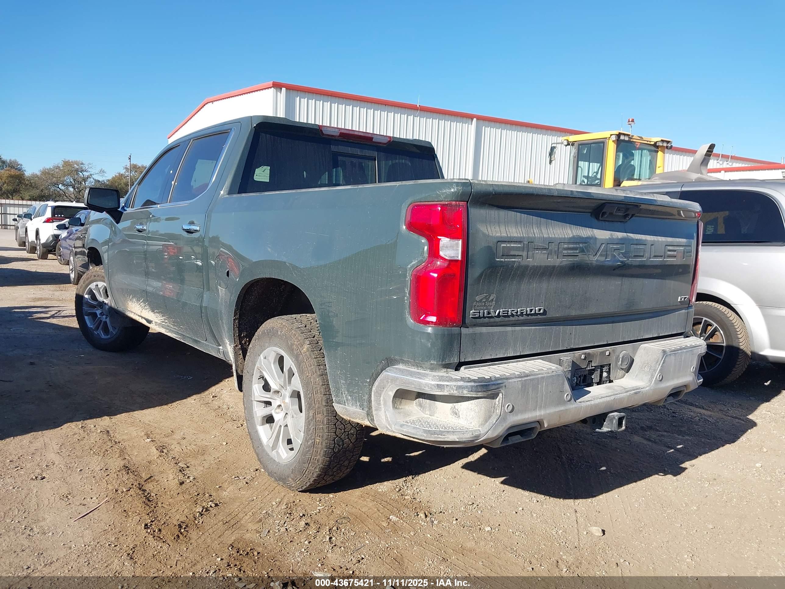 CHEVROLET SILVERADO image 3