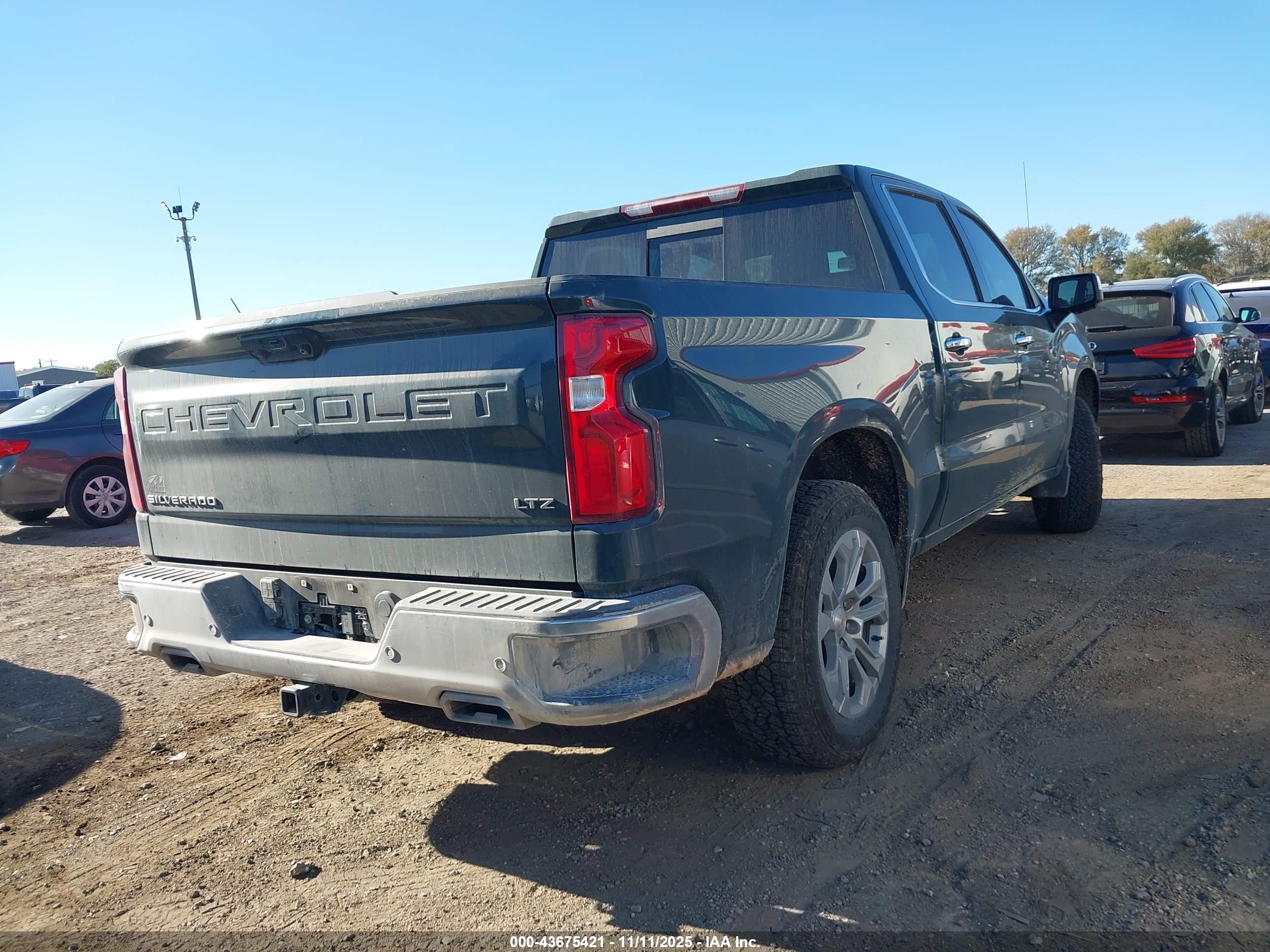 CHEVROLET SILVERADO image 4