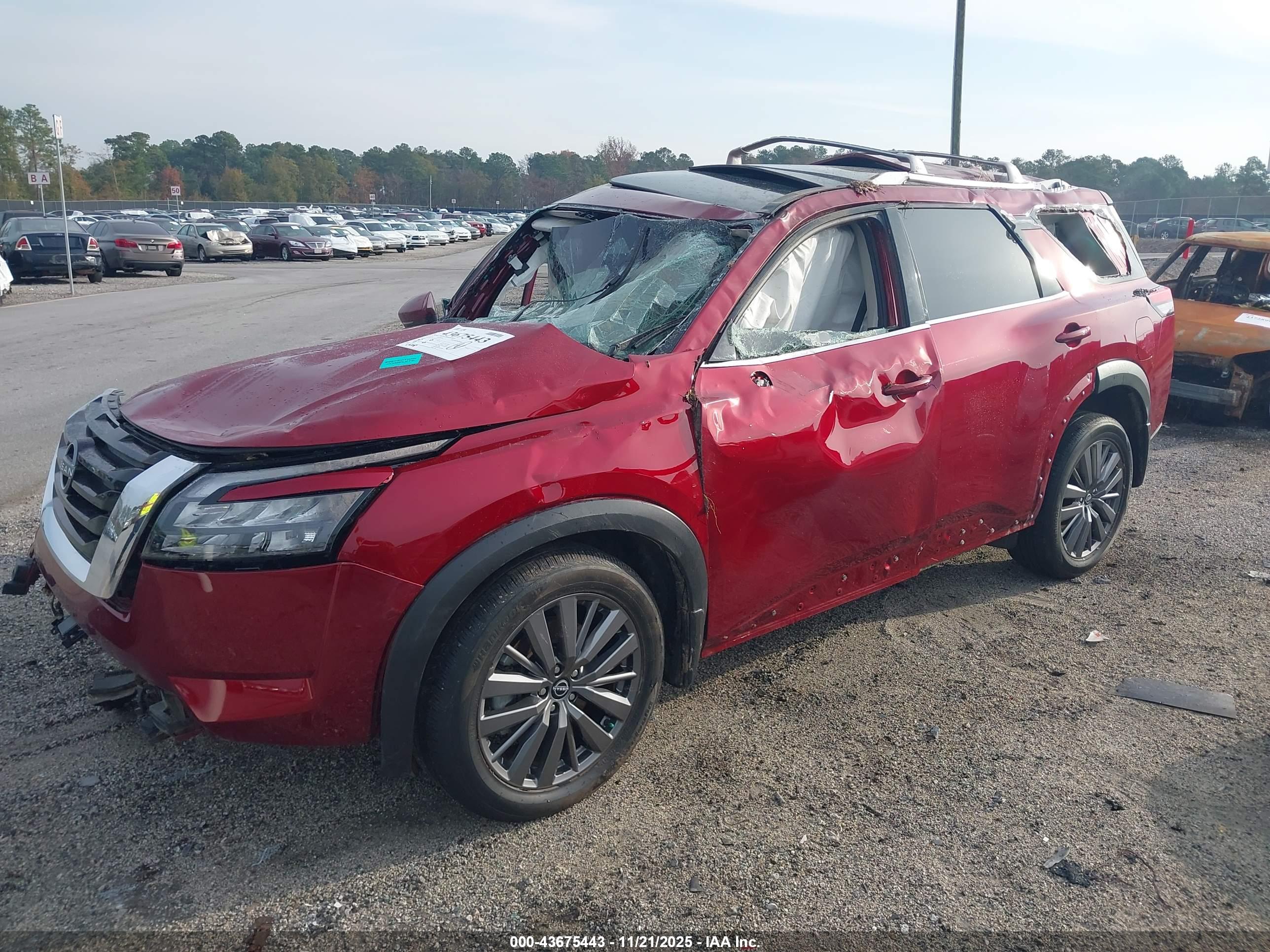 NISSAN PATHFINDER image 2