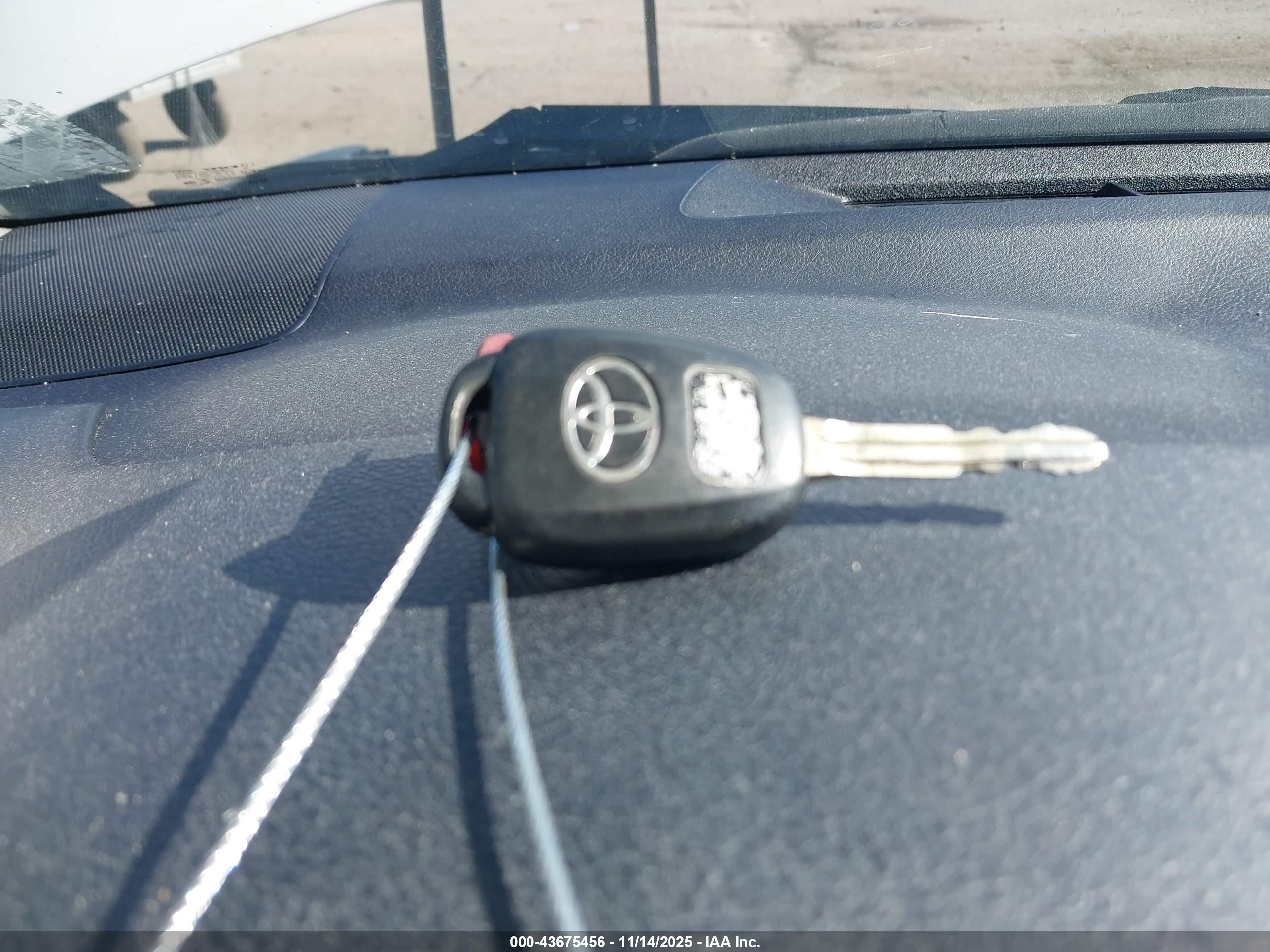 TOYOTA CAMRY image 11