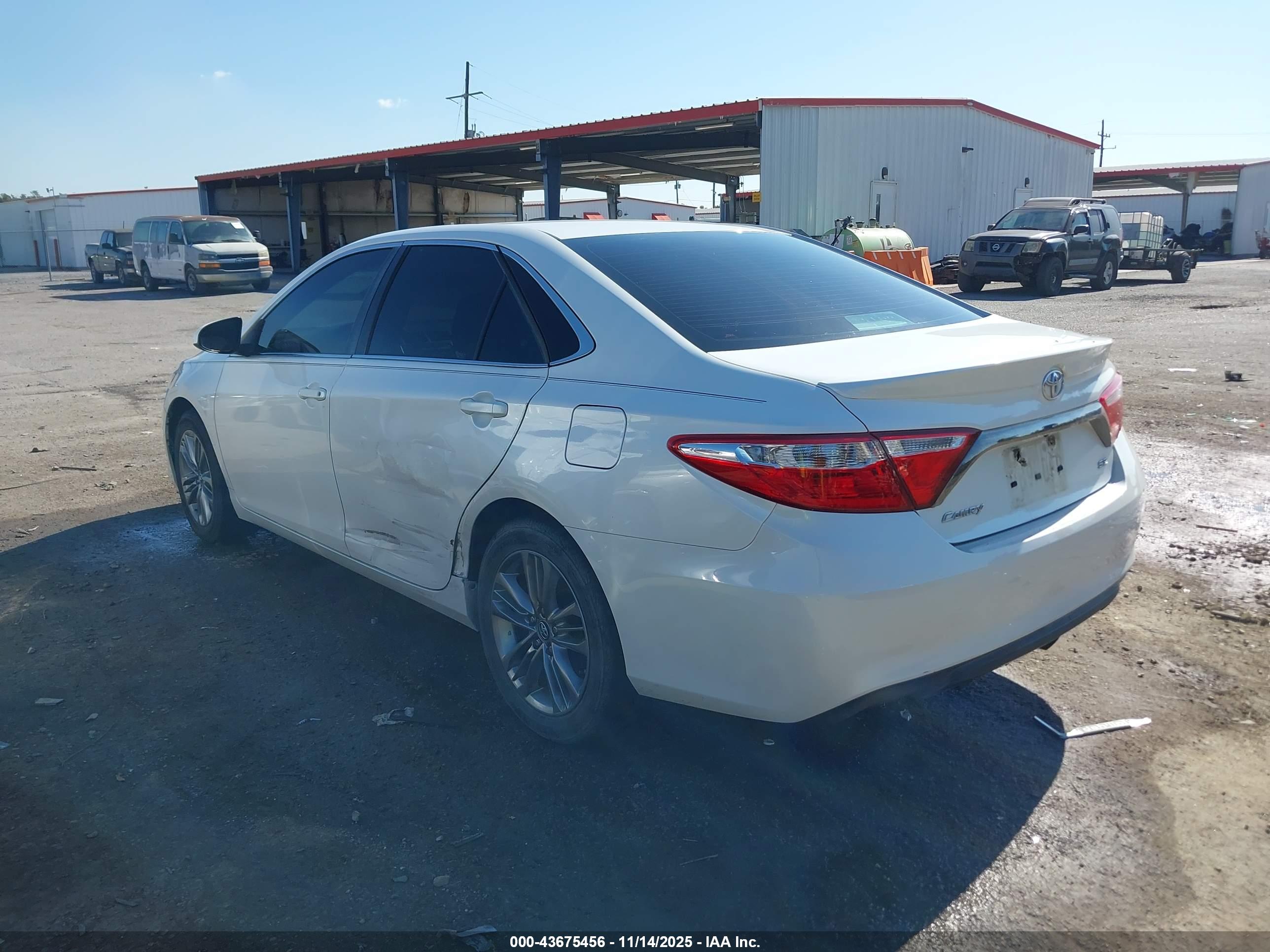 TOYOTA CAMRY image 3