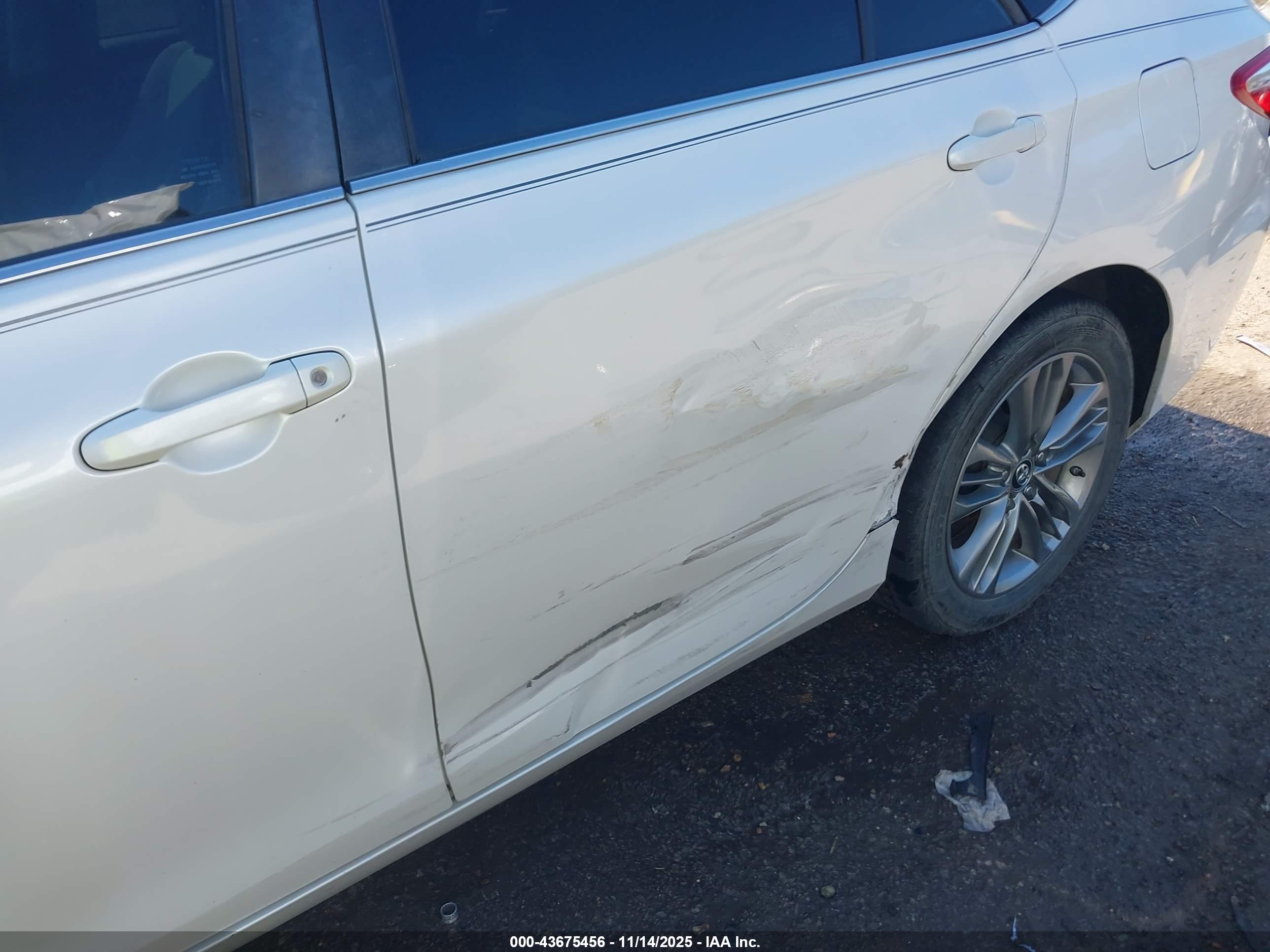TOYOTA CAMRY image 6