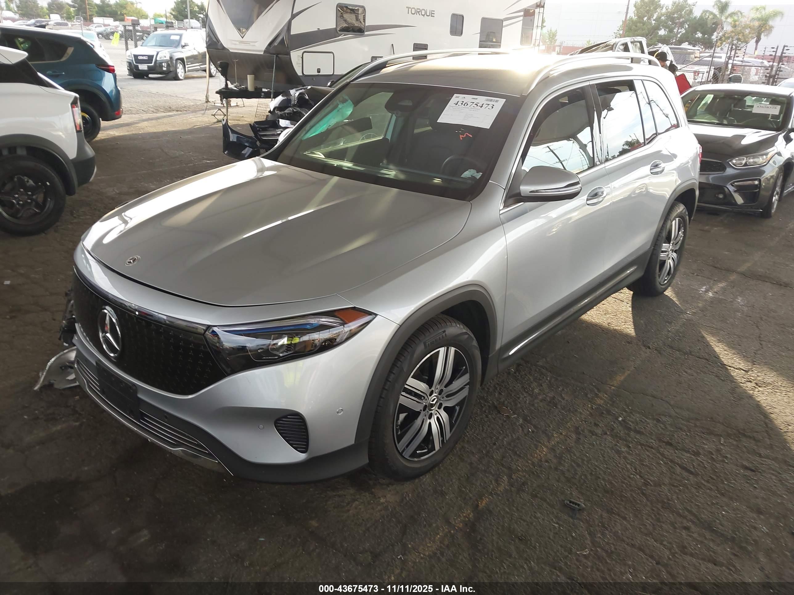 MERCEDES-BENZ EQB image 2
