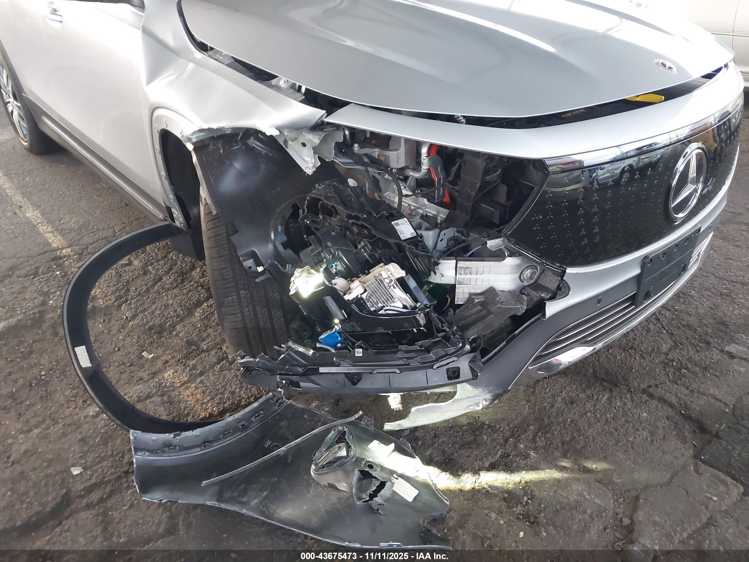 MERCEDES-BENZ EQB image 6