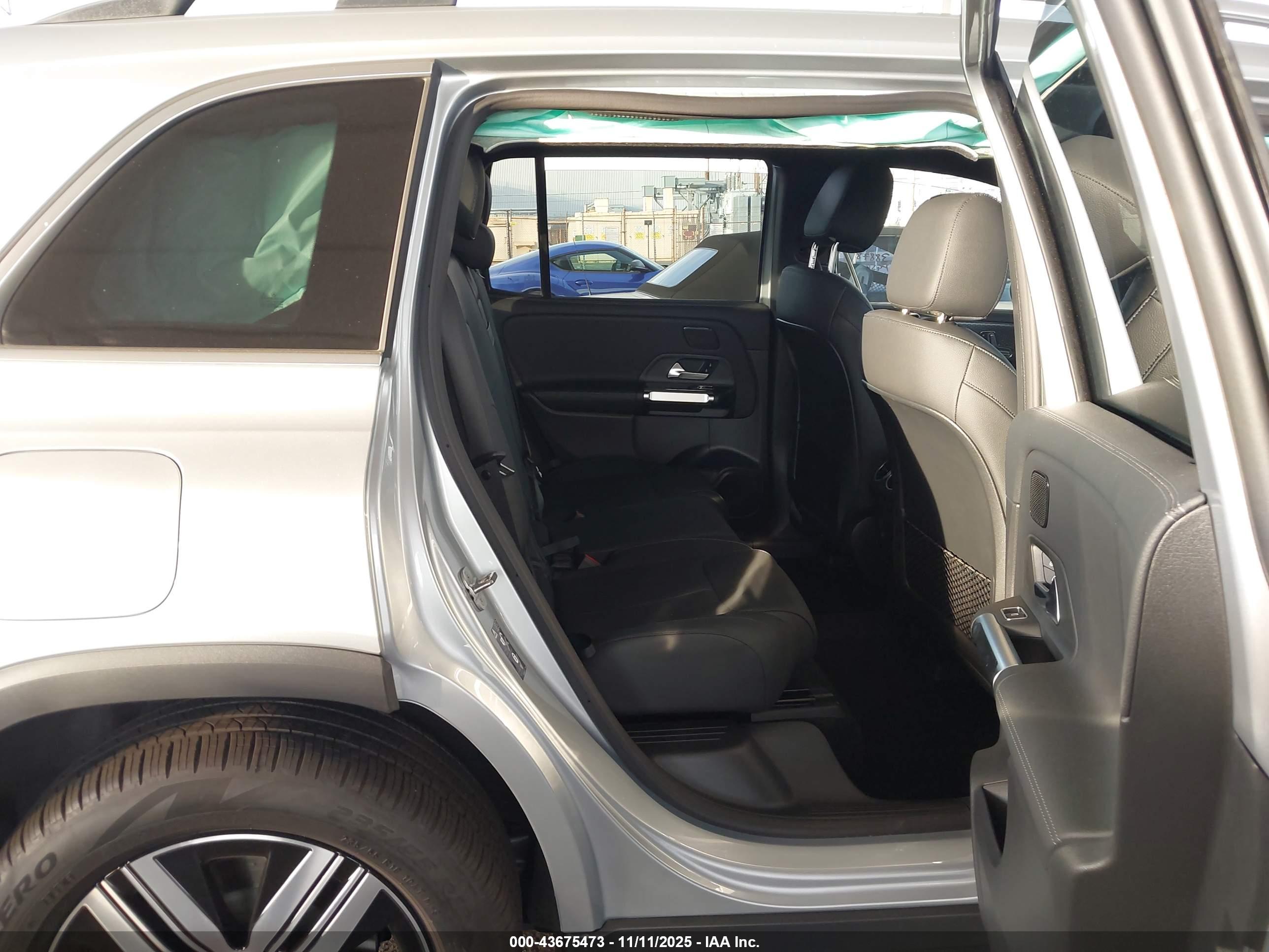 MERCEDES-BENZ EQB image 8