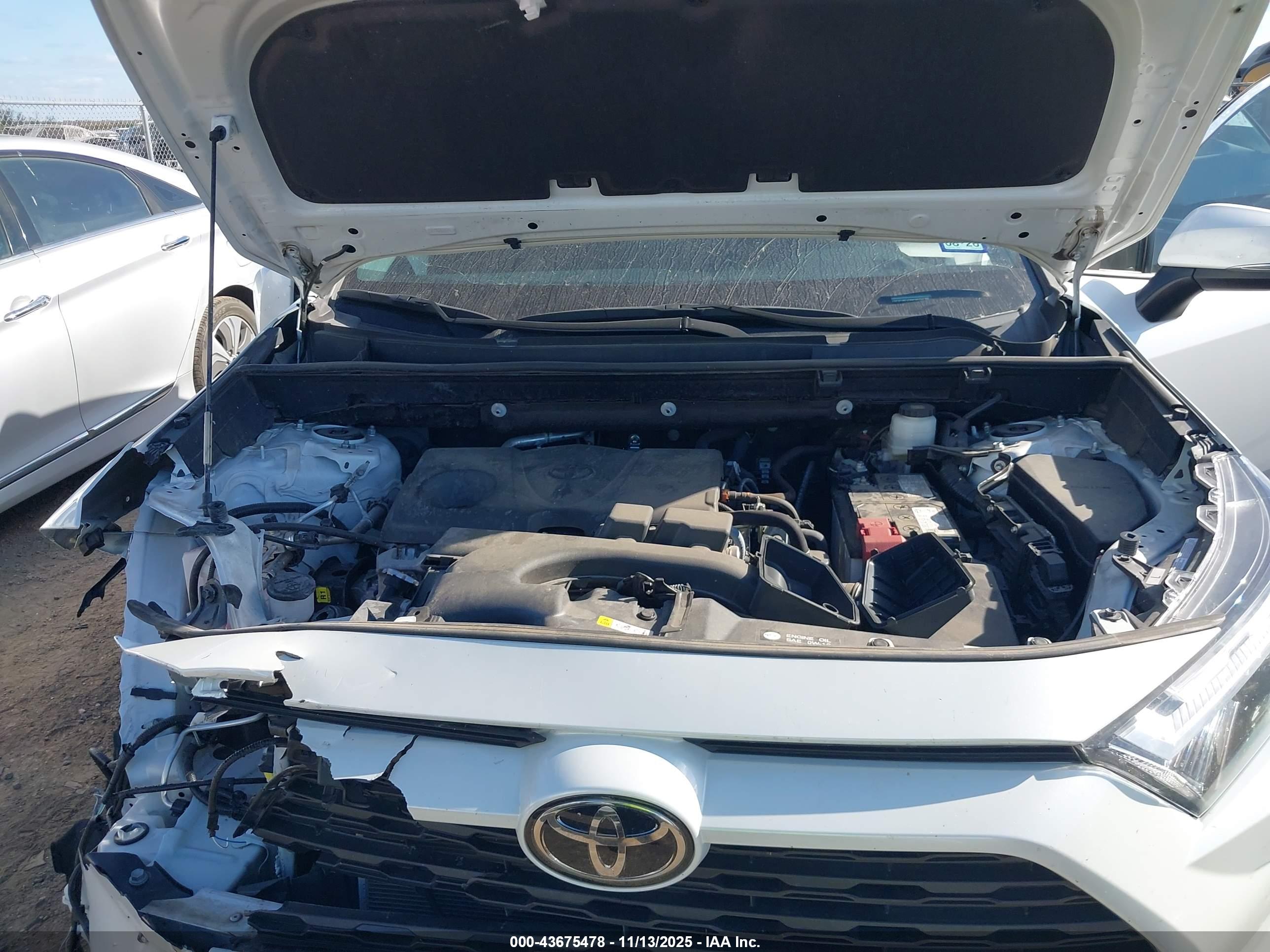TOYOTA RAV4 image 10