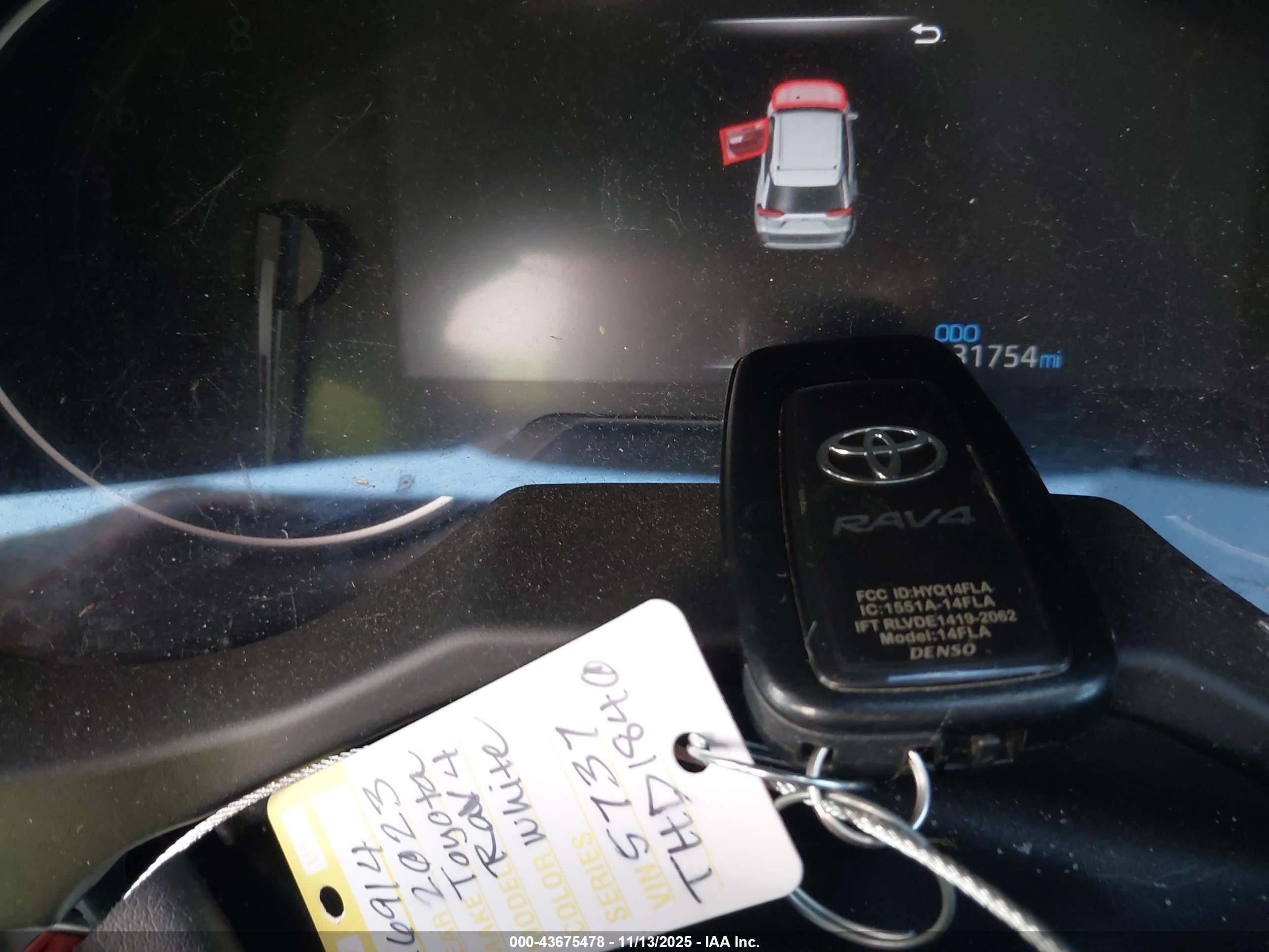 TOYOTA RAV4 image 11