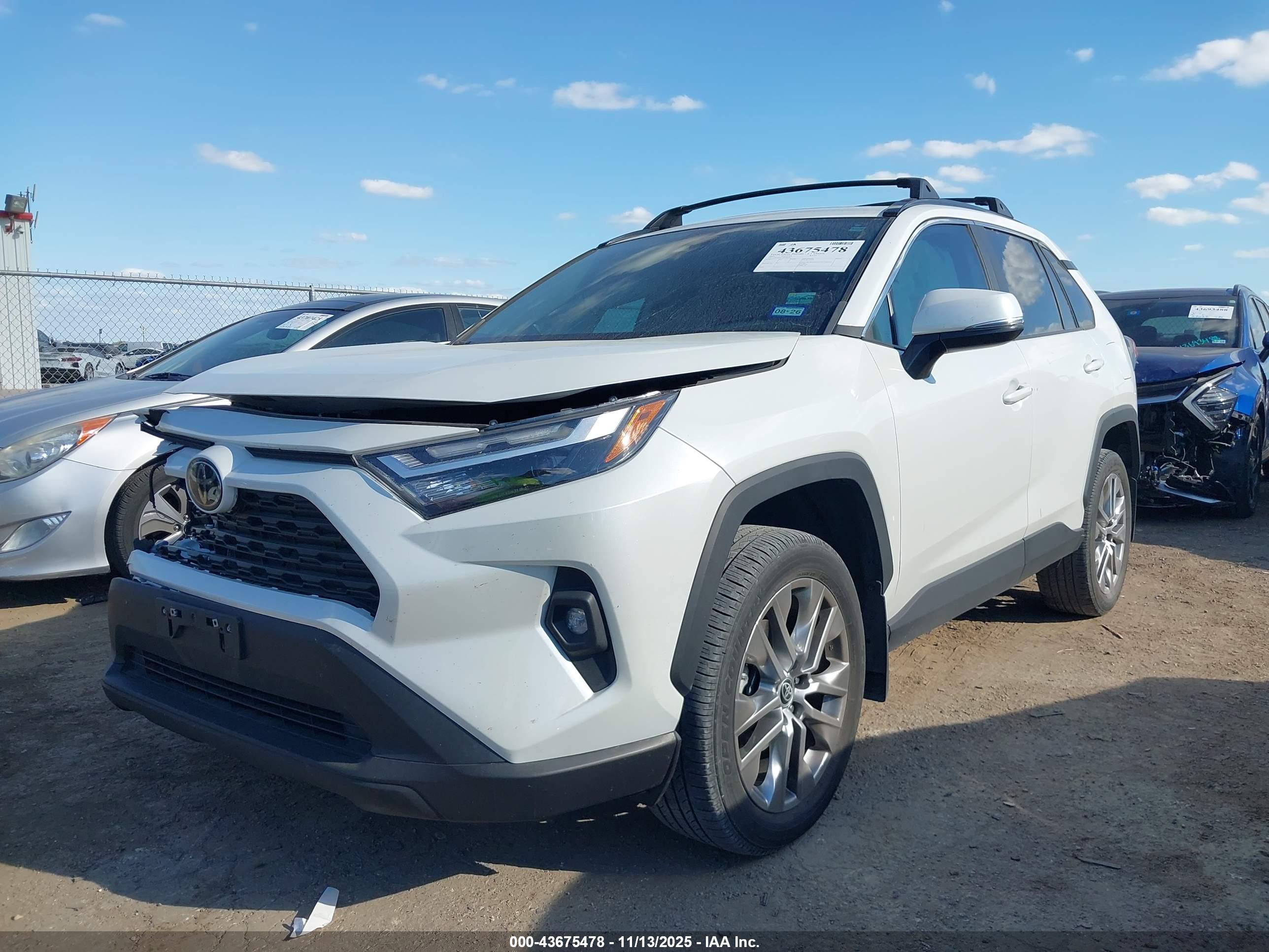 TOYOTA RAV4 image 2